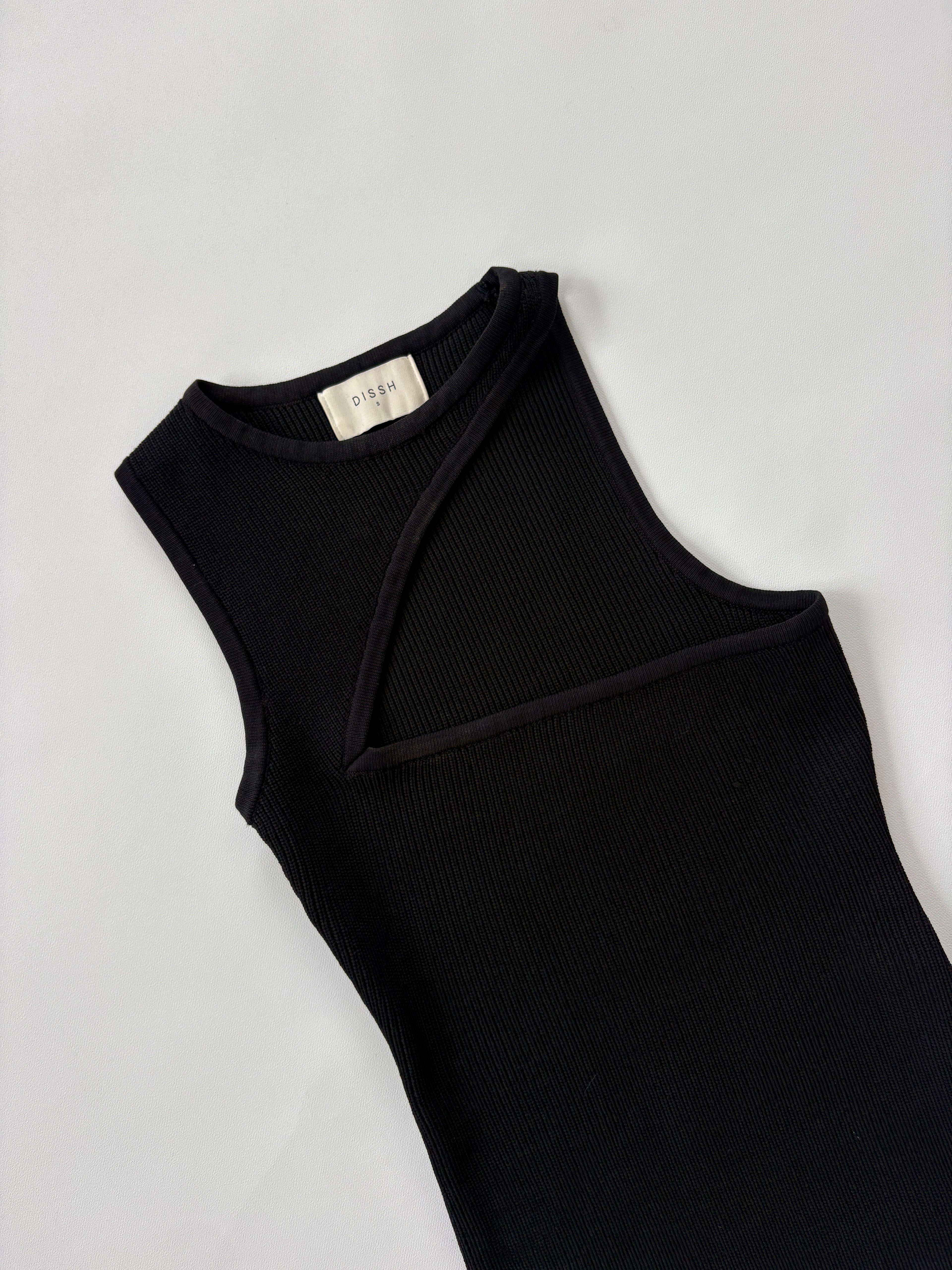 1137 / Black Dissh Asymmetrical Ribbed Tank