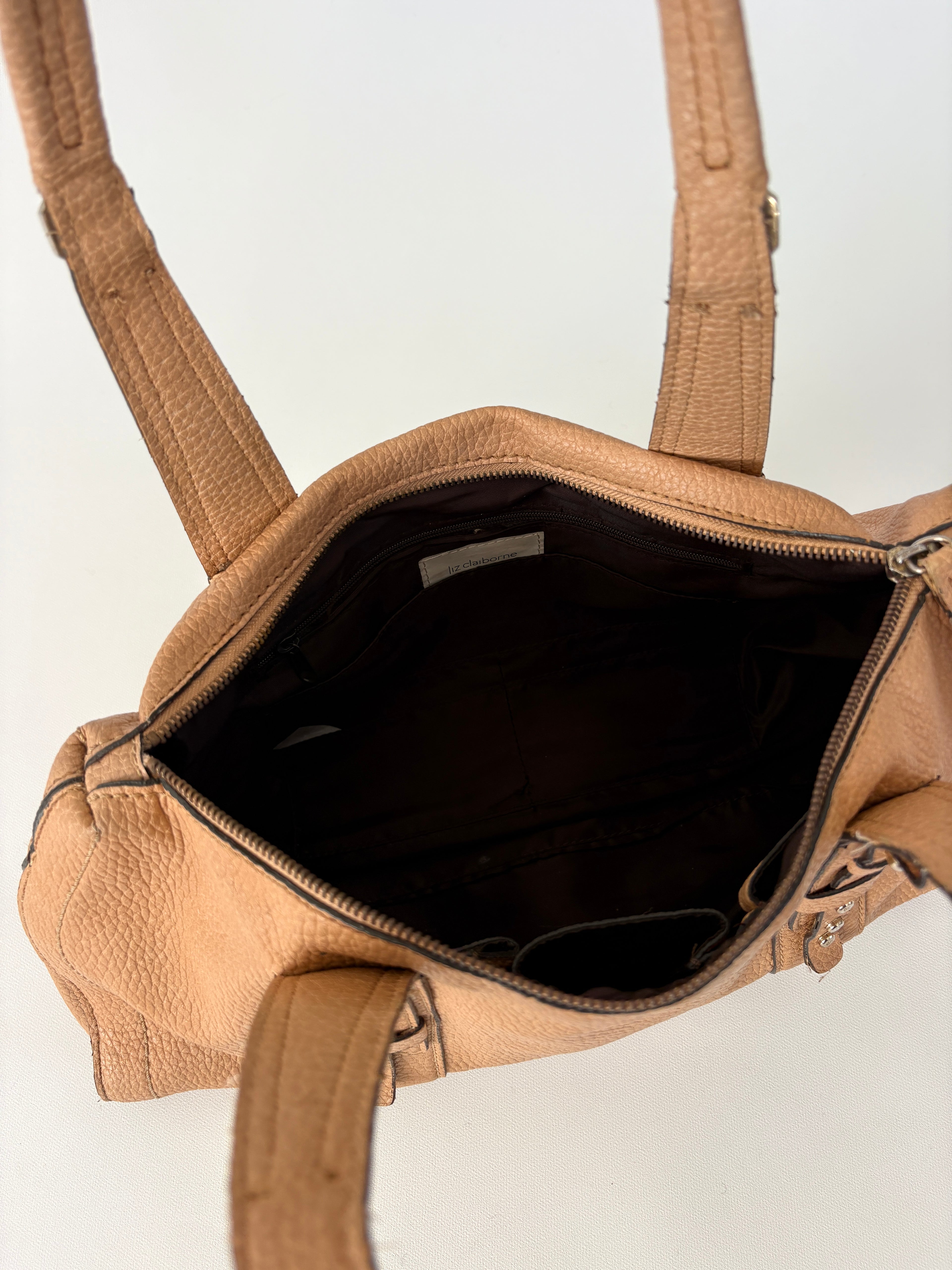 1141 / Brown Liz Claiborne Bag