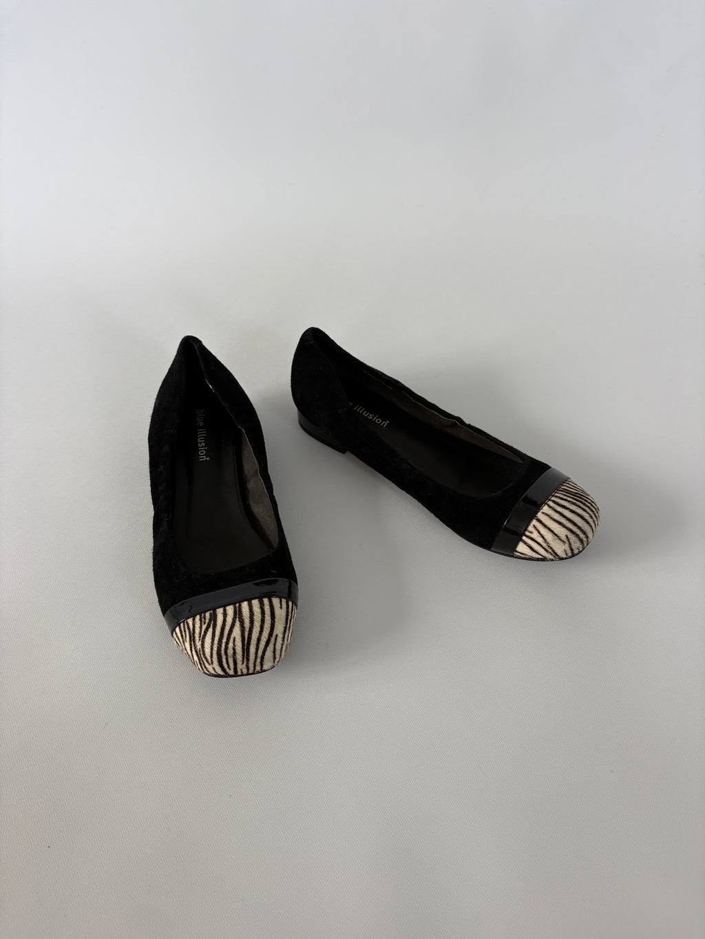 1143 / Black Ballet Flats w/ Zebra Print Cap Toe