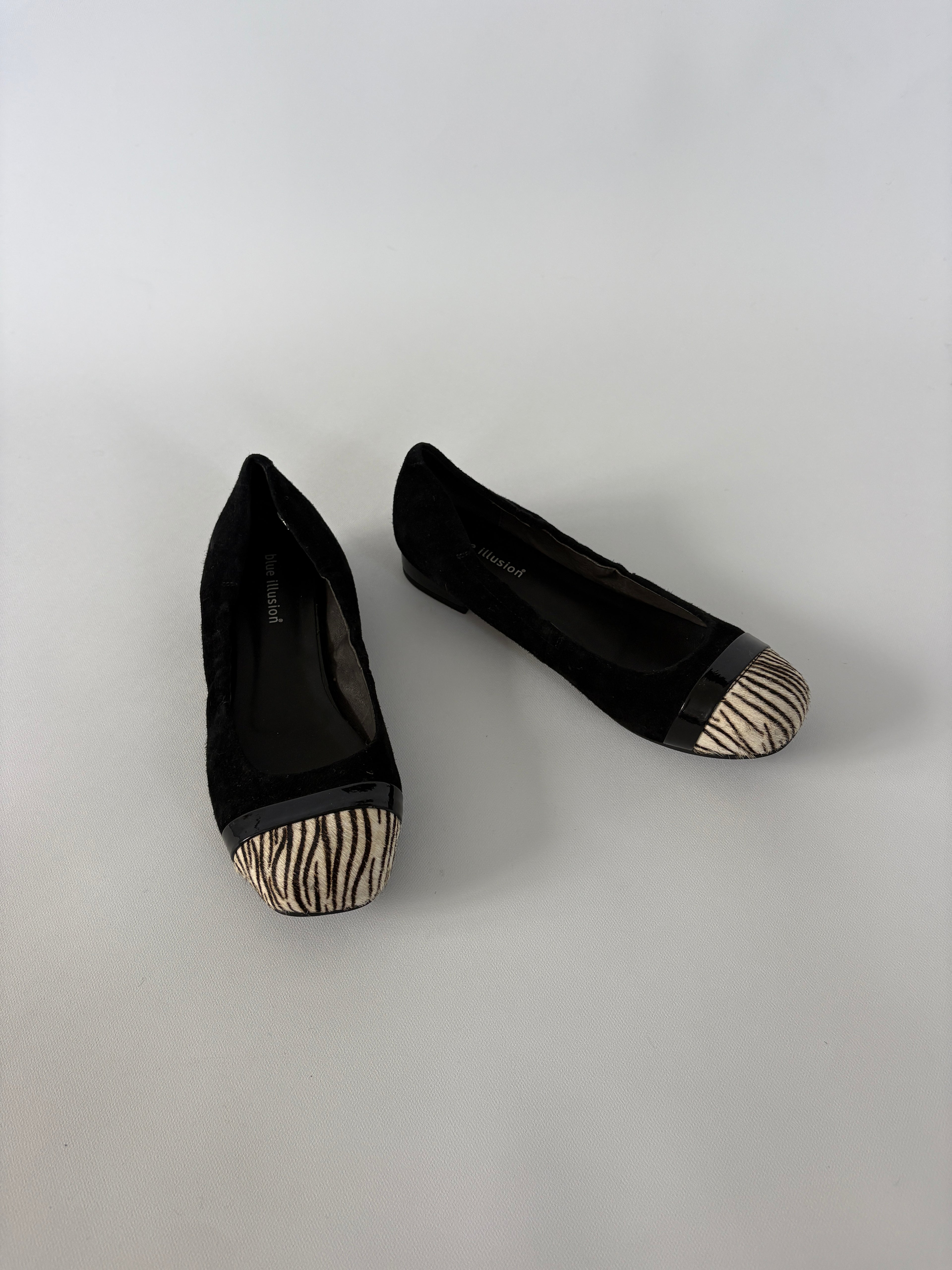 1143 / Black Ballet Flats w/ Zebra Print Cap Toe