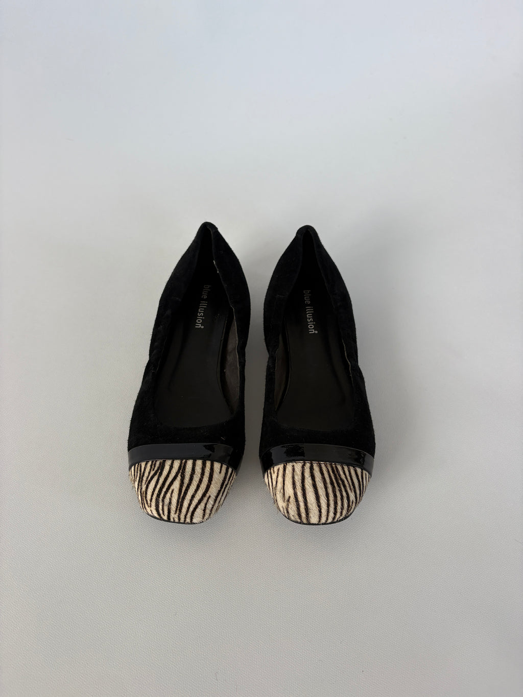 1143 / Black Ballet Flats w/ Zebra Print Cap Toe
