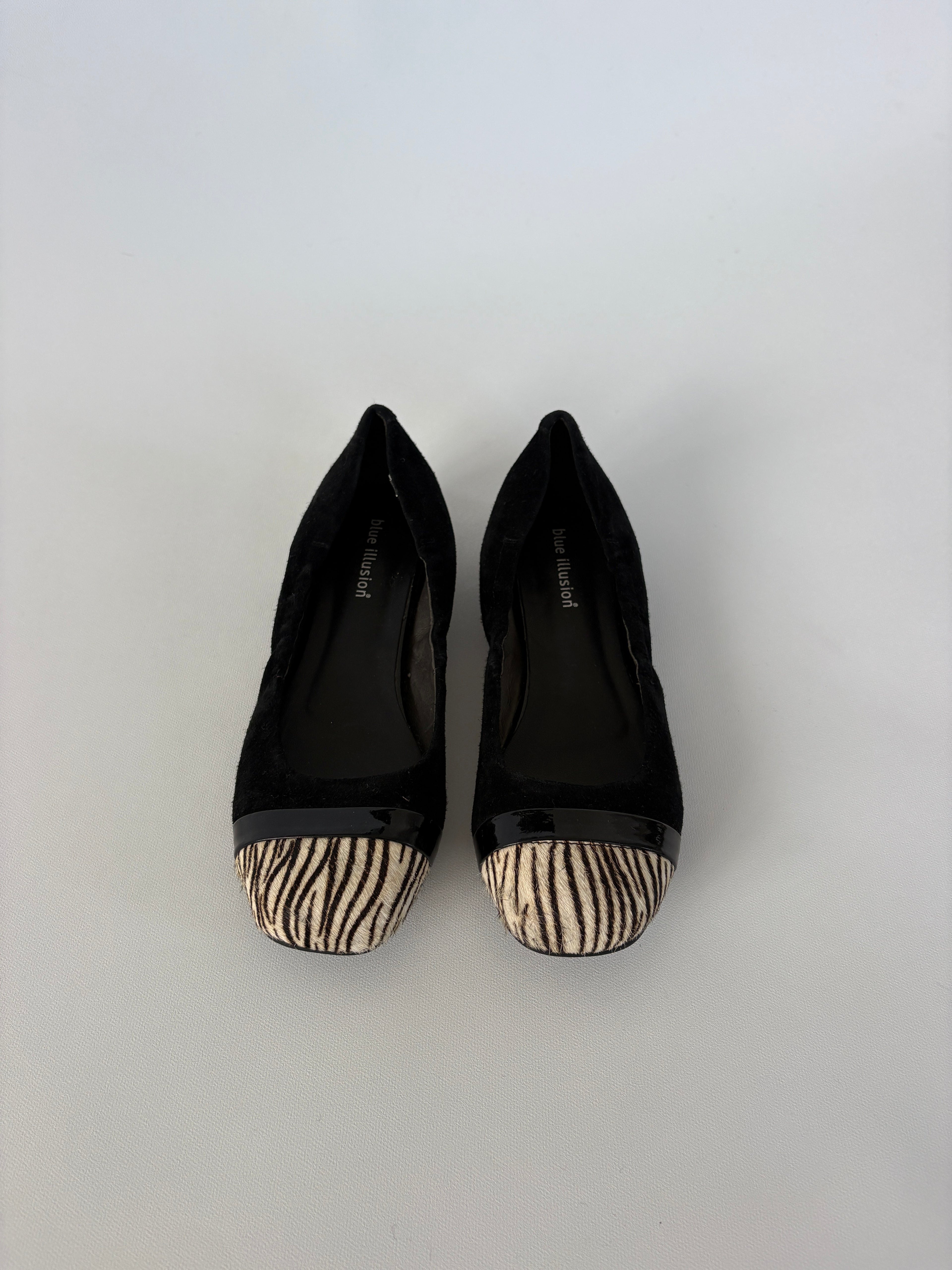 1143 / Black Ballet Flats w/ Zebra Print Cap Toe