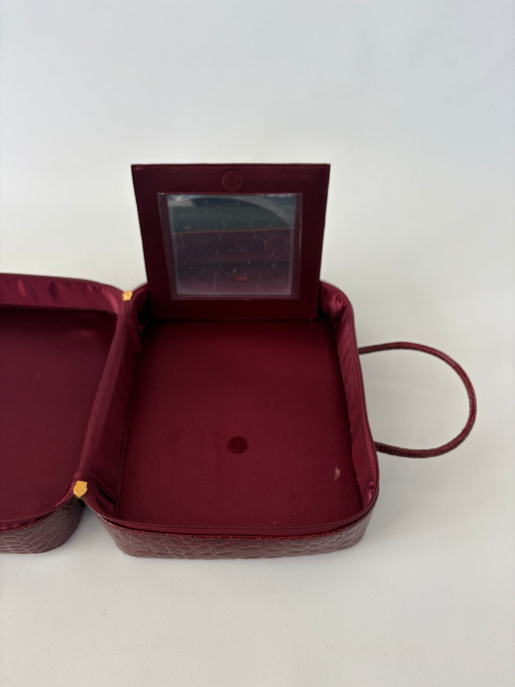 🔒1074 / Red Animal Print Makeup Case w/ Mirror