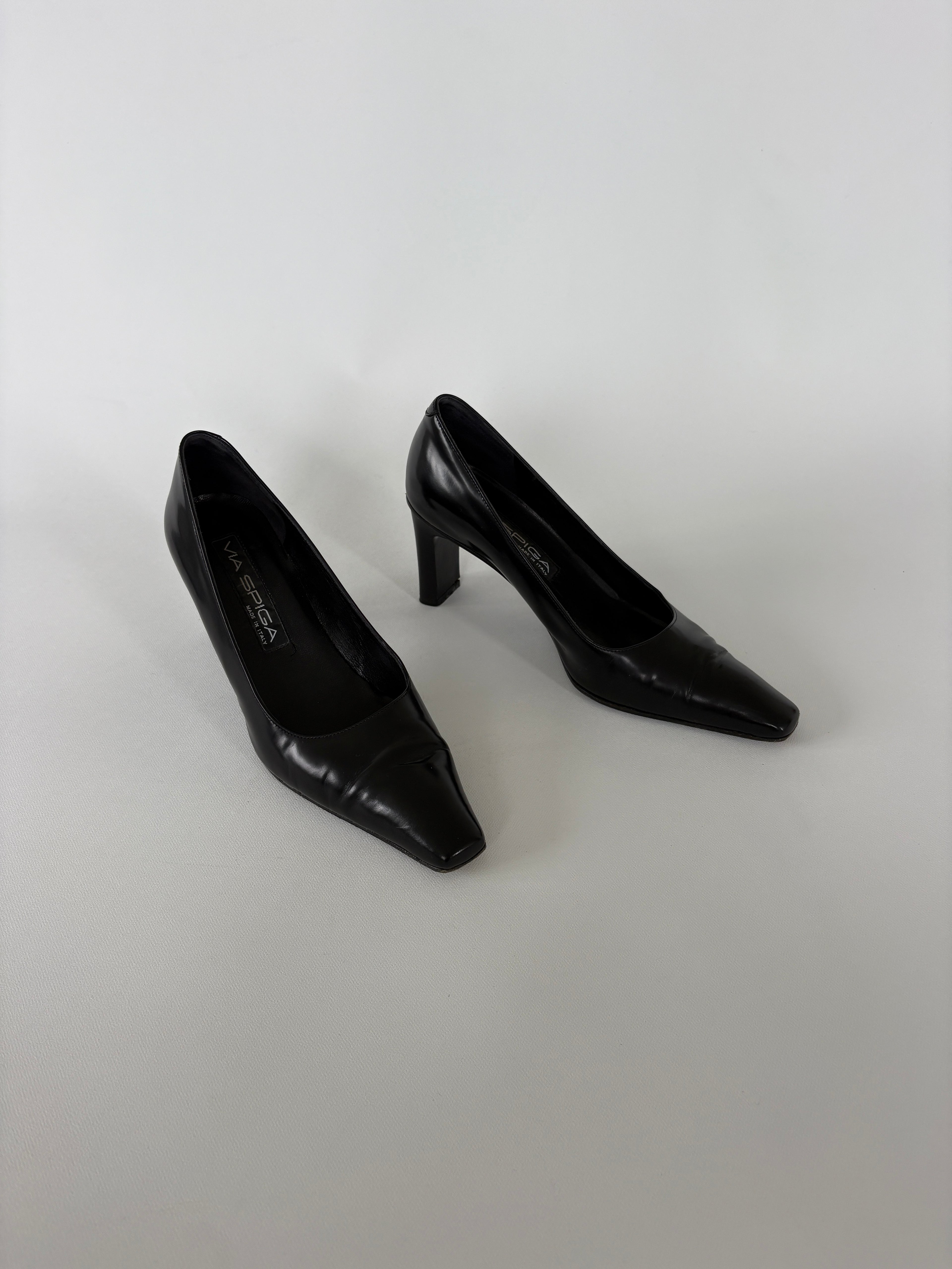 1175 / Vintage Black Square Toe Heels