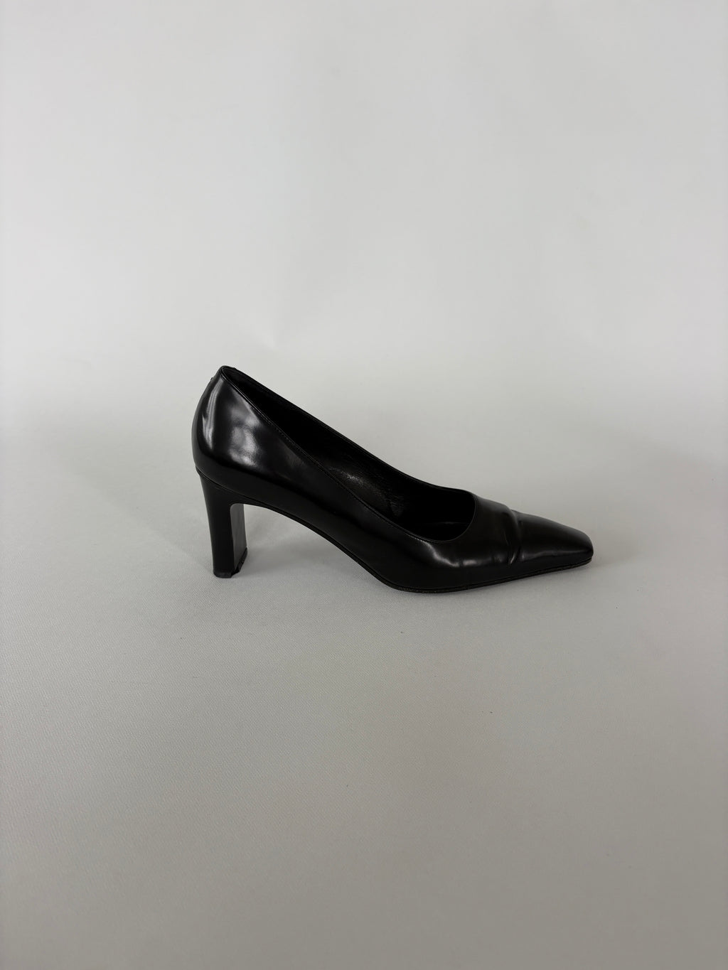 1175 / Vintage Black Square Toe Heels