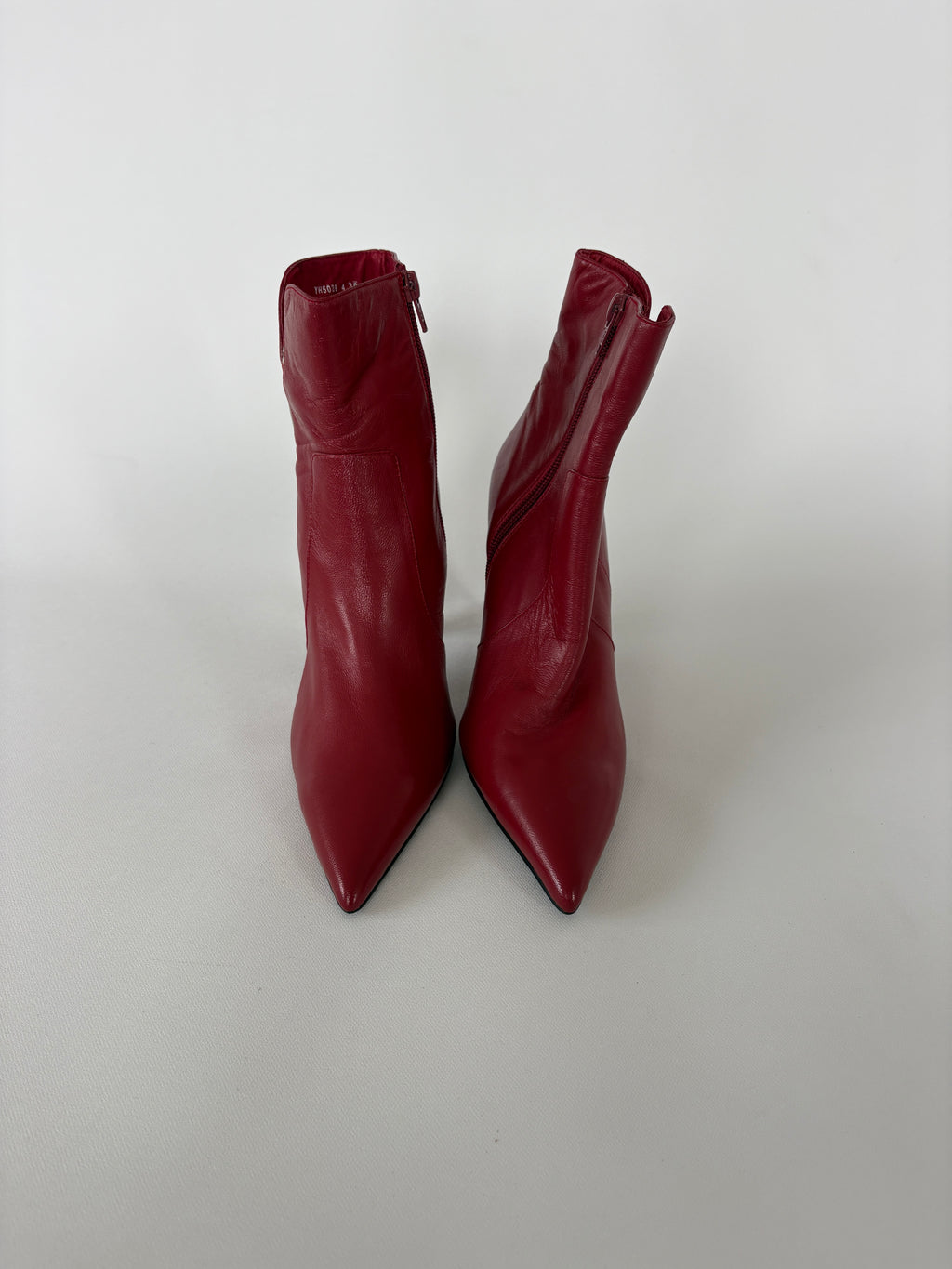 🔒1204 / Vintage Red Leather Boots w/ Silver Buckle