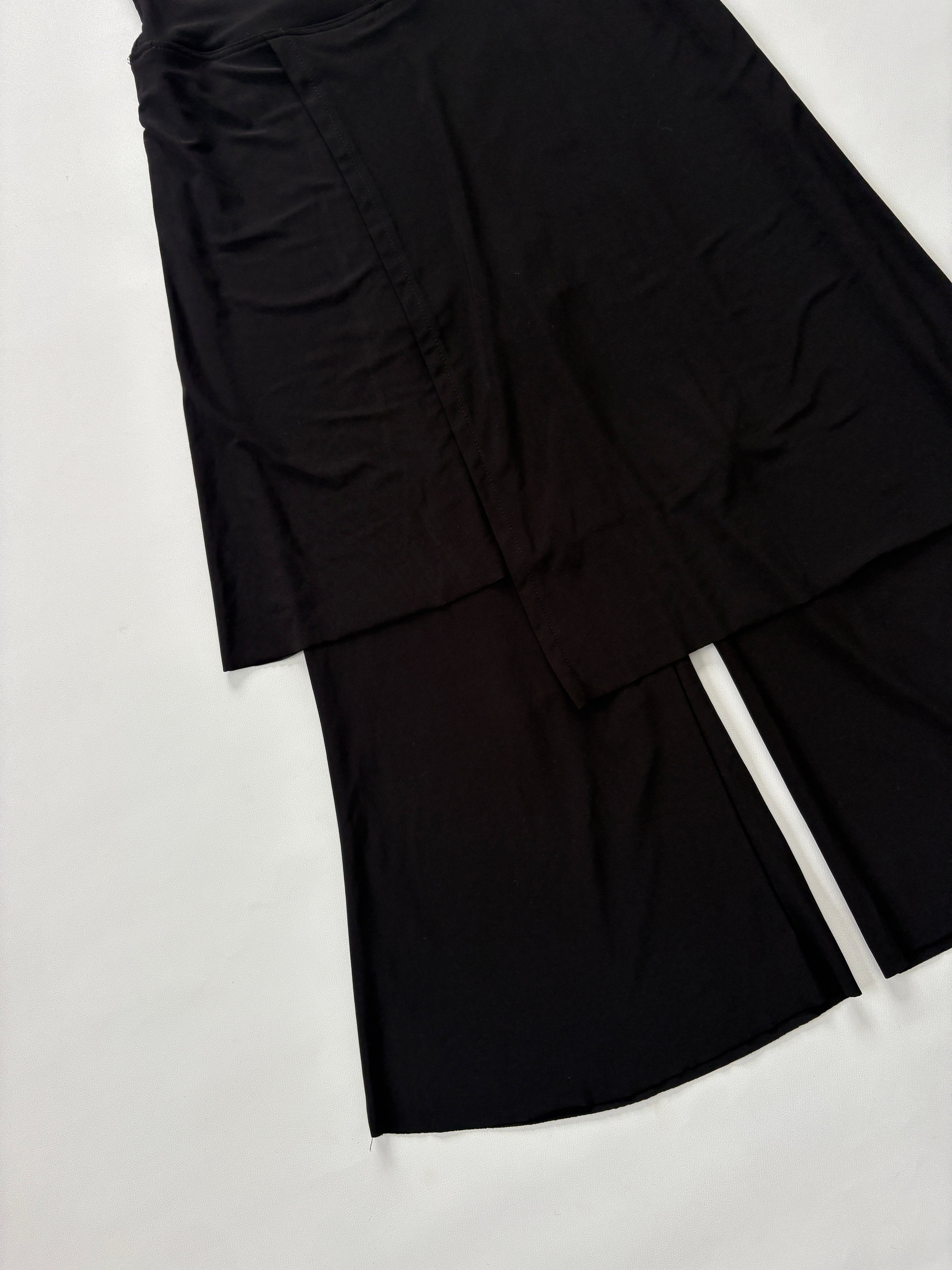 1205 / Black Skirt Over Capri Pants