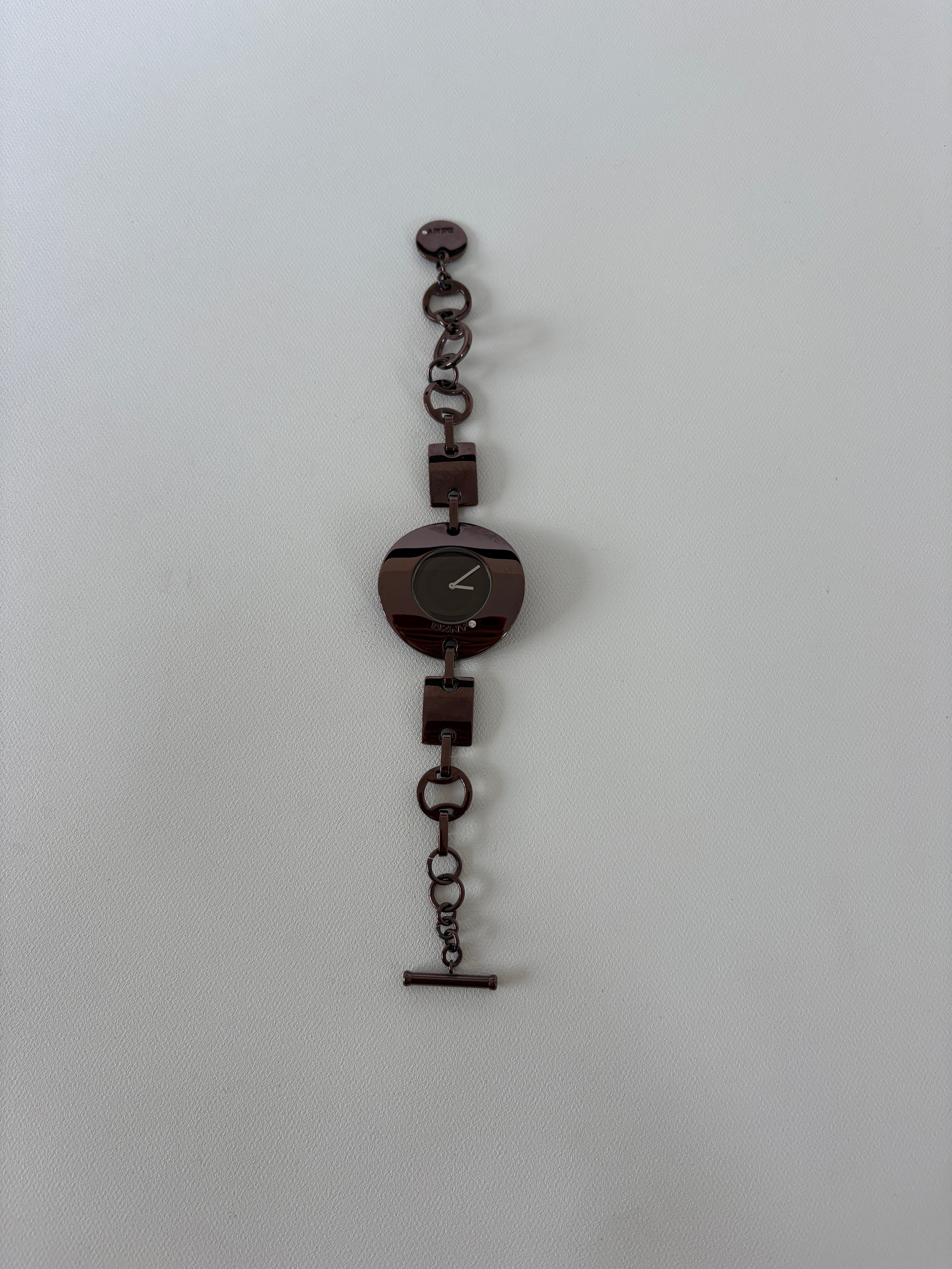 1239 / Brown DKNY Chain Watch