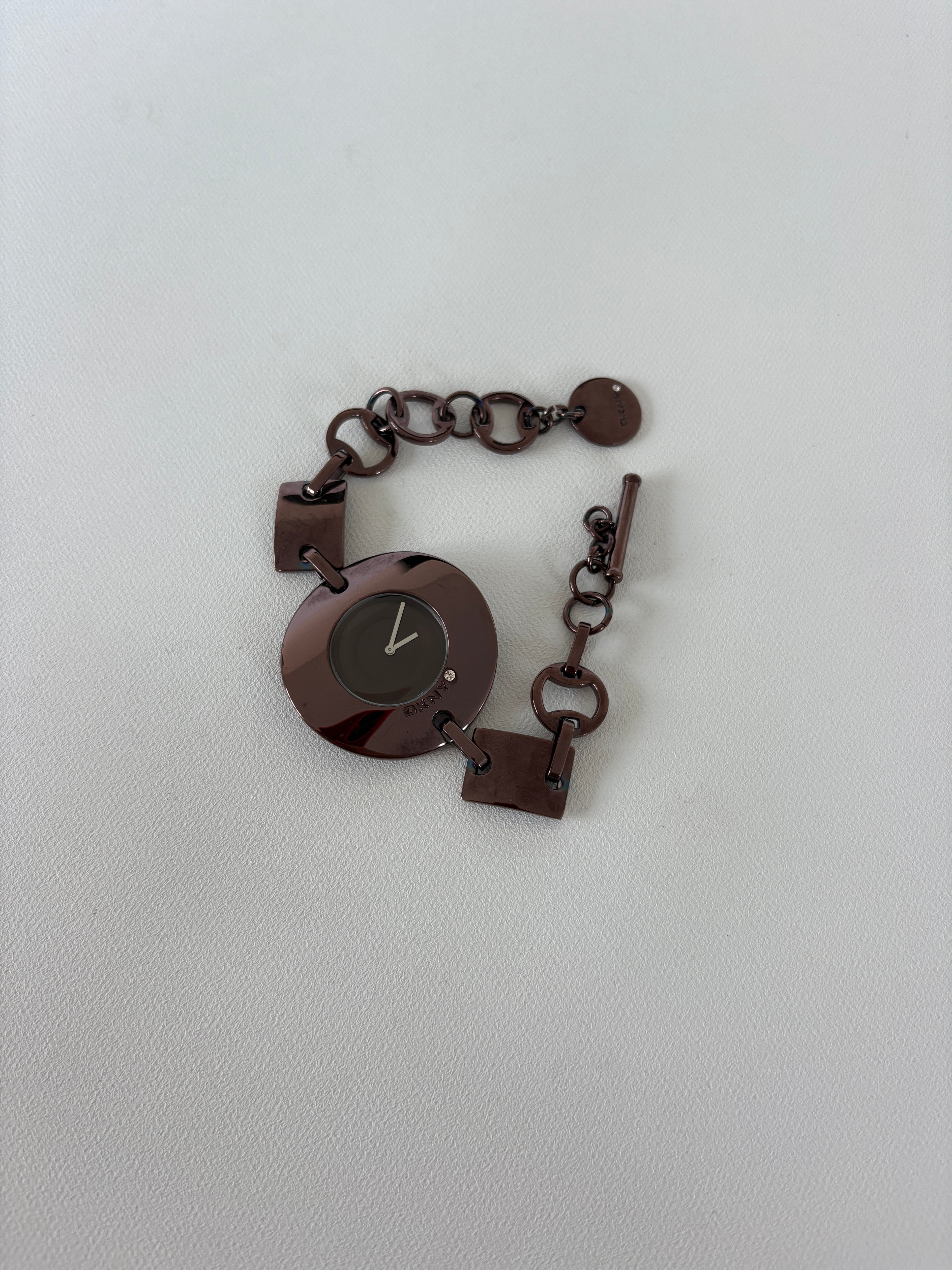 1239 / Brown DKNY Chain Watch
