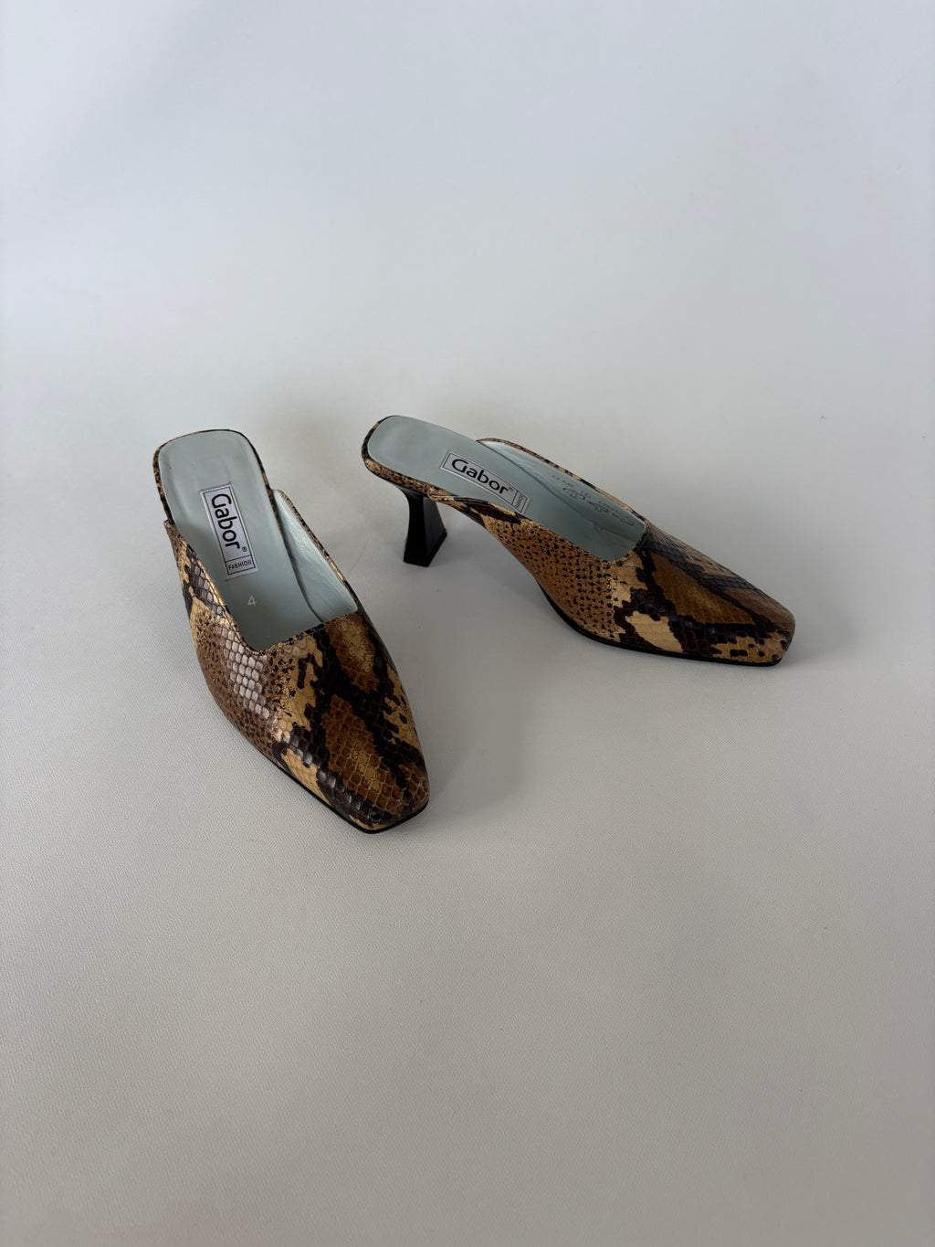 🔒1284 / Snake Skin Kitten Heels