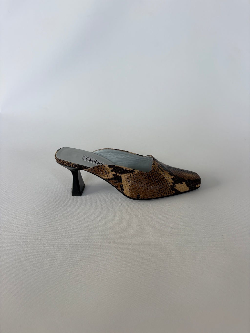🔒1284 / Snake Skin Kitten Heels
