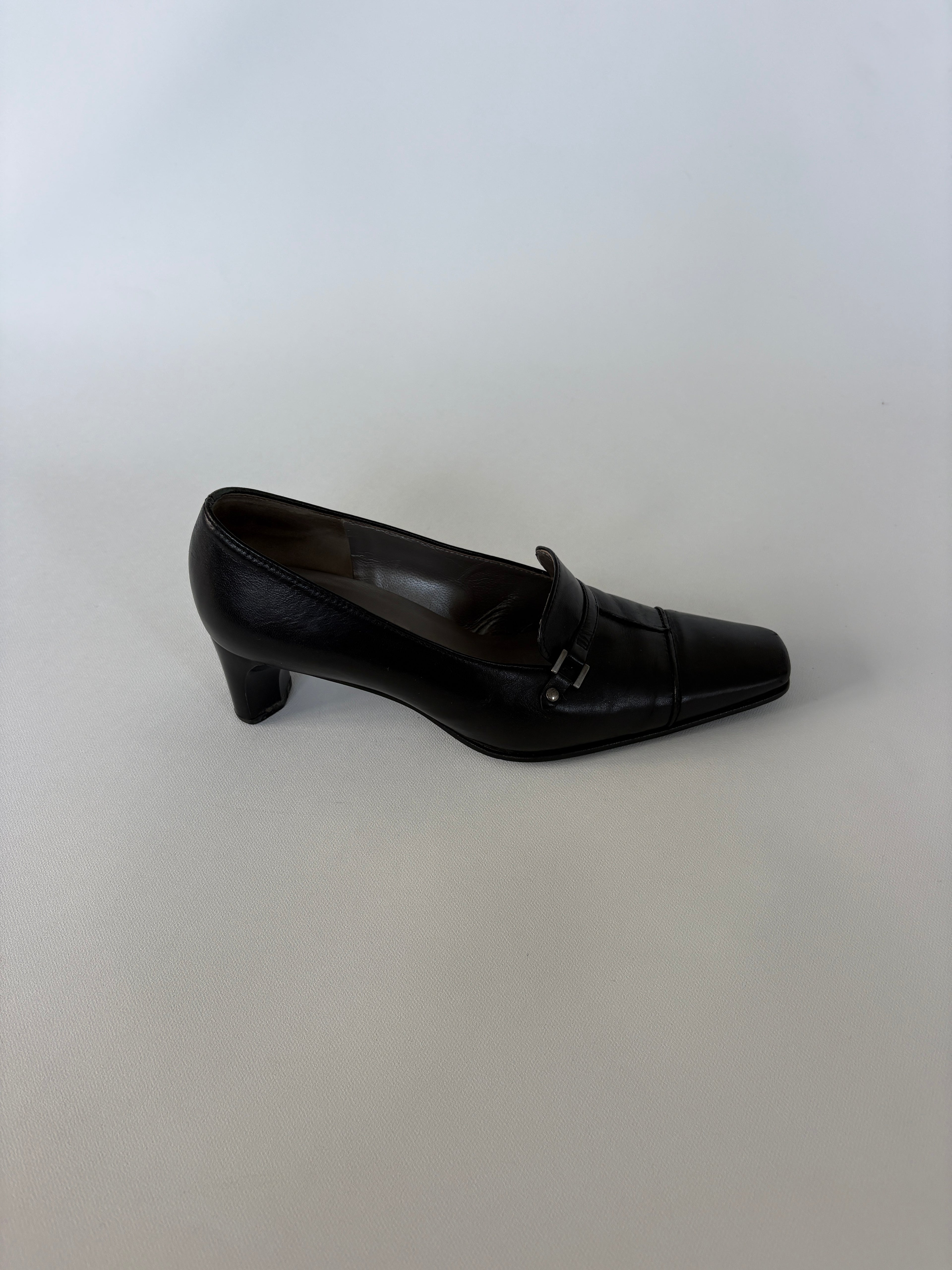 🔒1285 / Black Heel w/ Buckle Detail