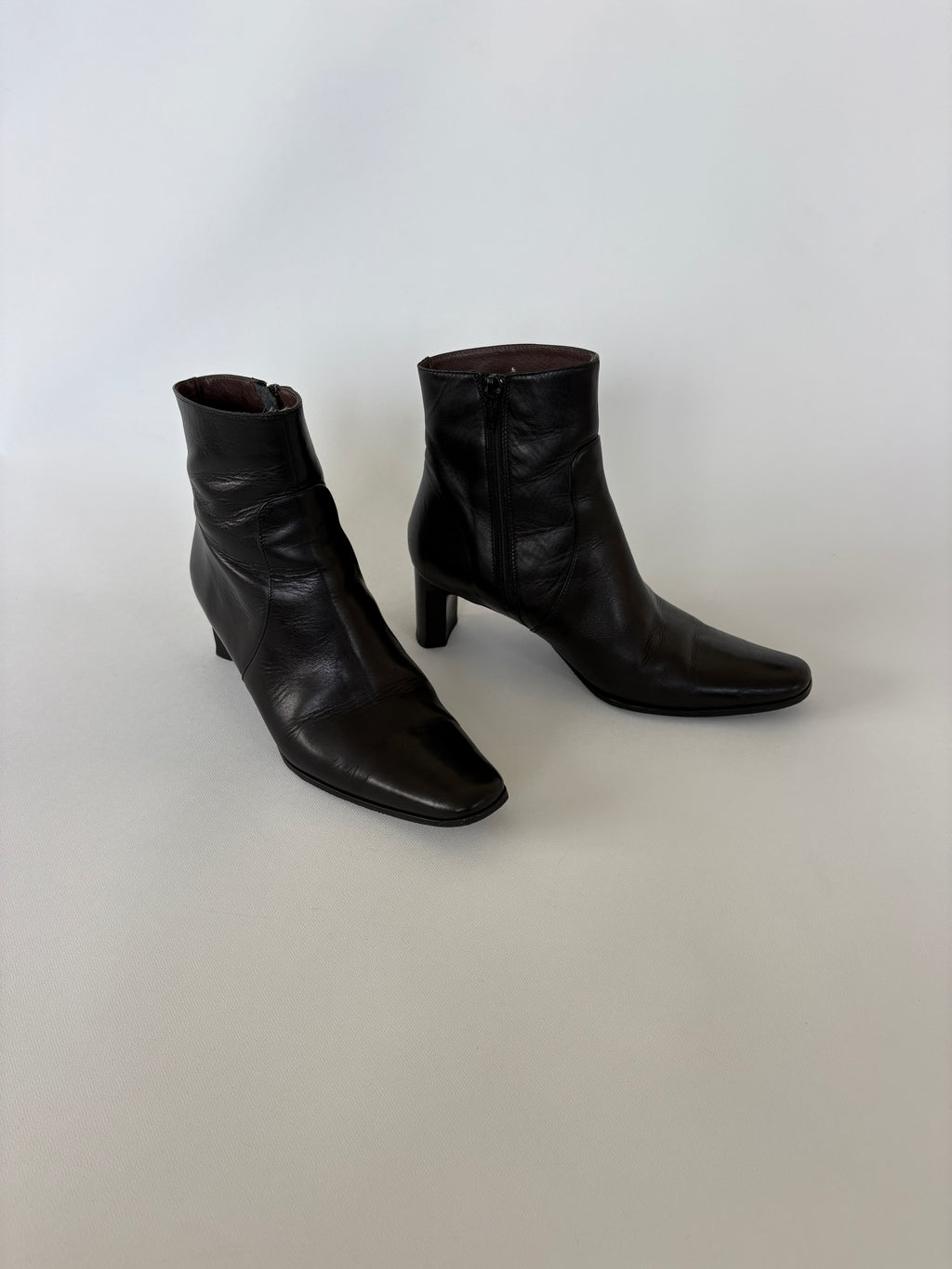 1286 / Vintage Black Leather Ankle Boots
