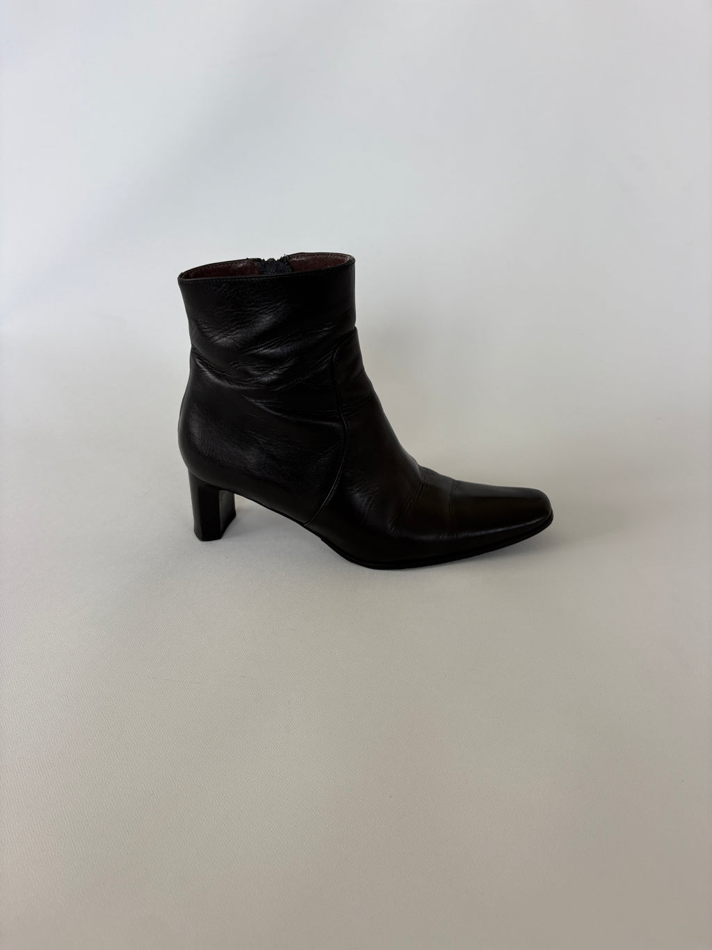 1286 / Vintage Black Leather Ankle Boots