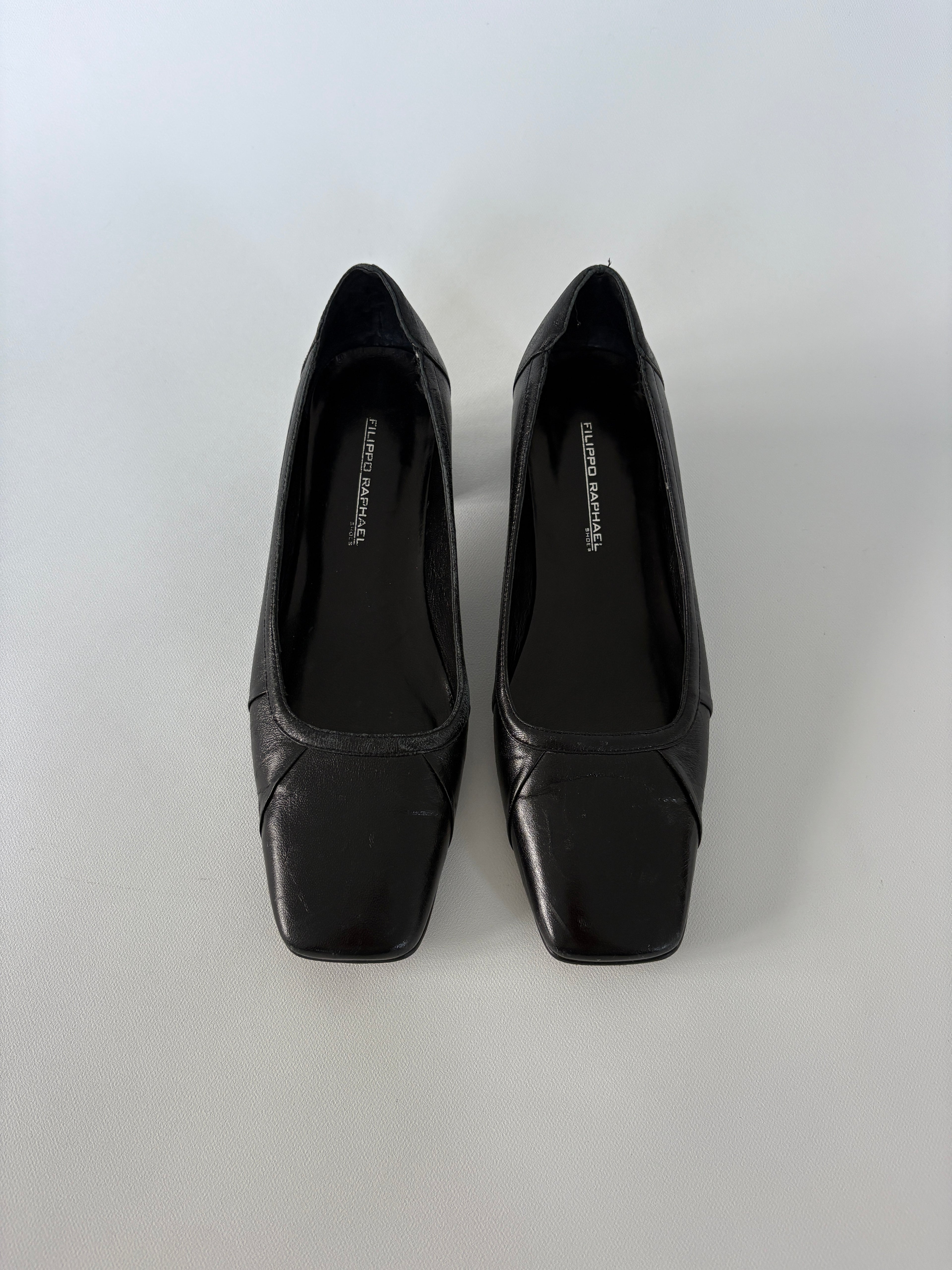 1293 / Vintage Black Square Toe Heels