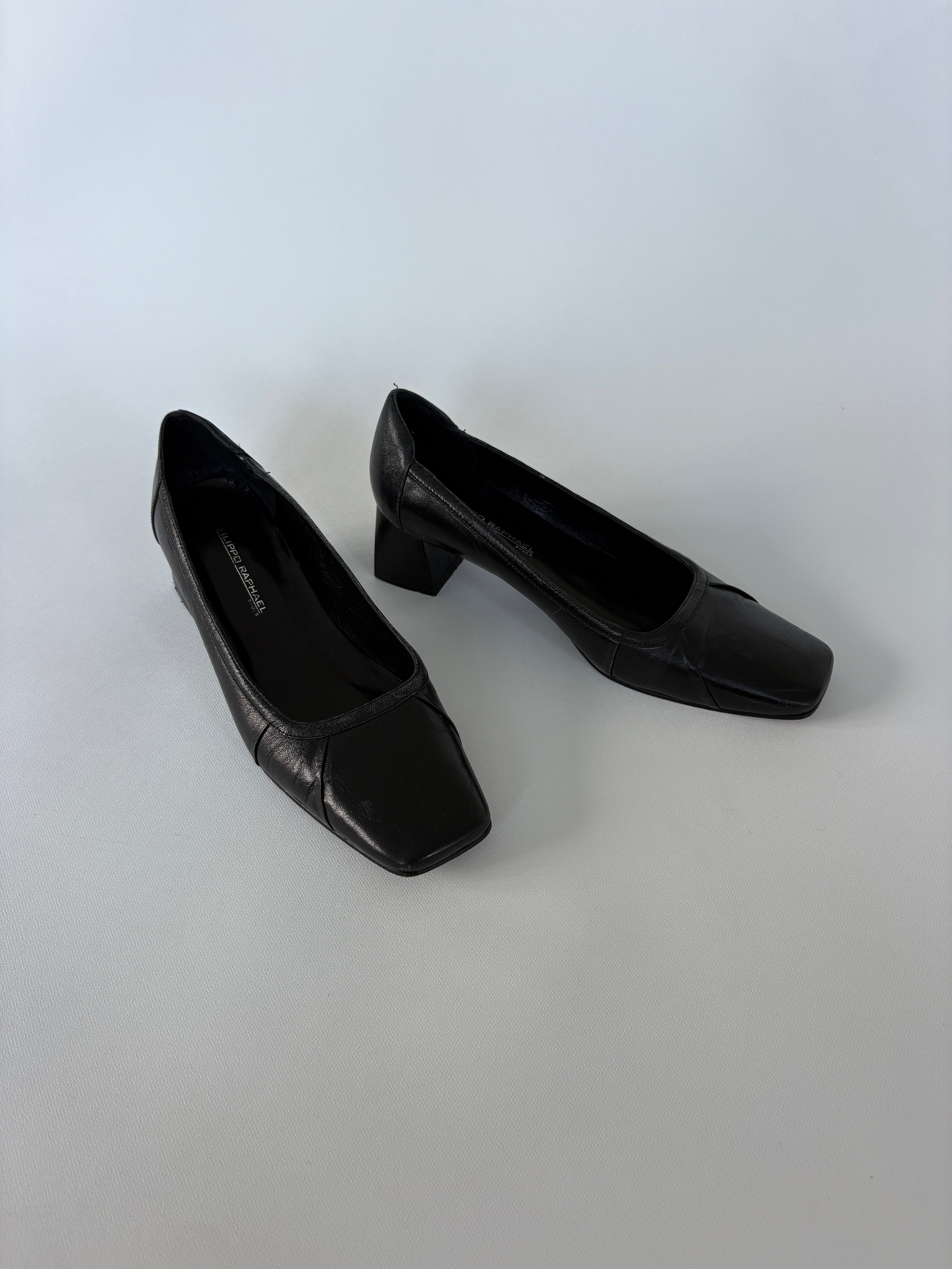 1293 / Vintage Black Square Toe Heels