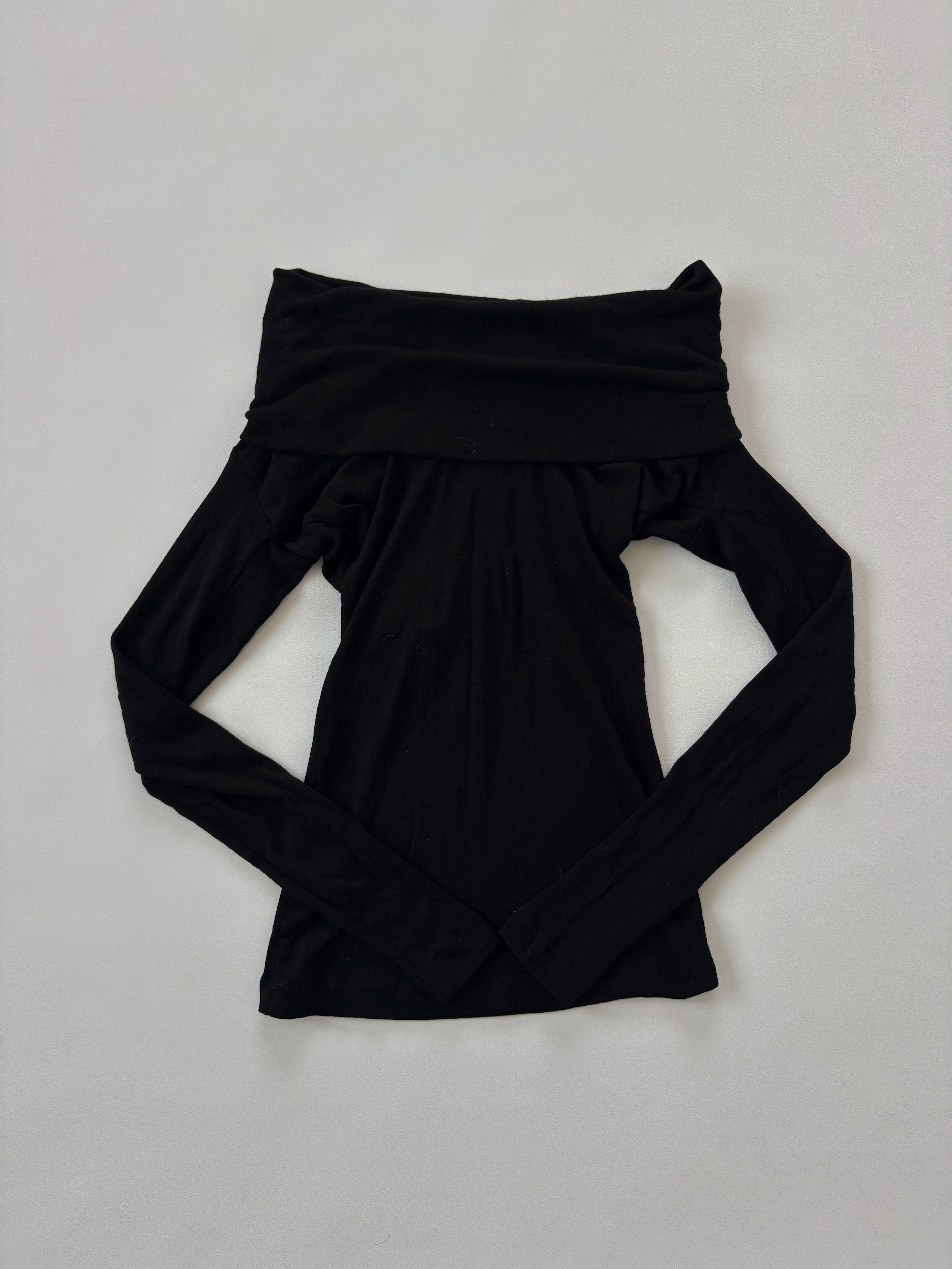 1310 / Black Off Shoulder Knit Long Sleeve