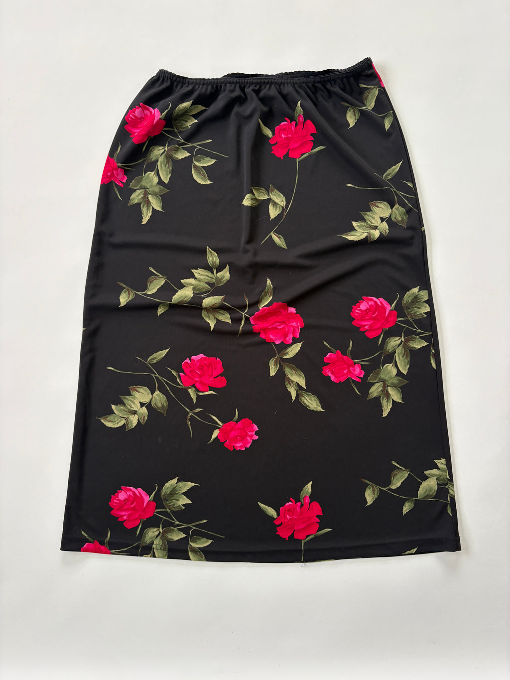1311 / Vintage Black Skirt w/ Roses