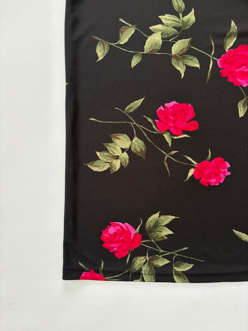 1311 / Vintage Black Skirt w/ Roses