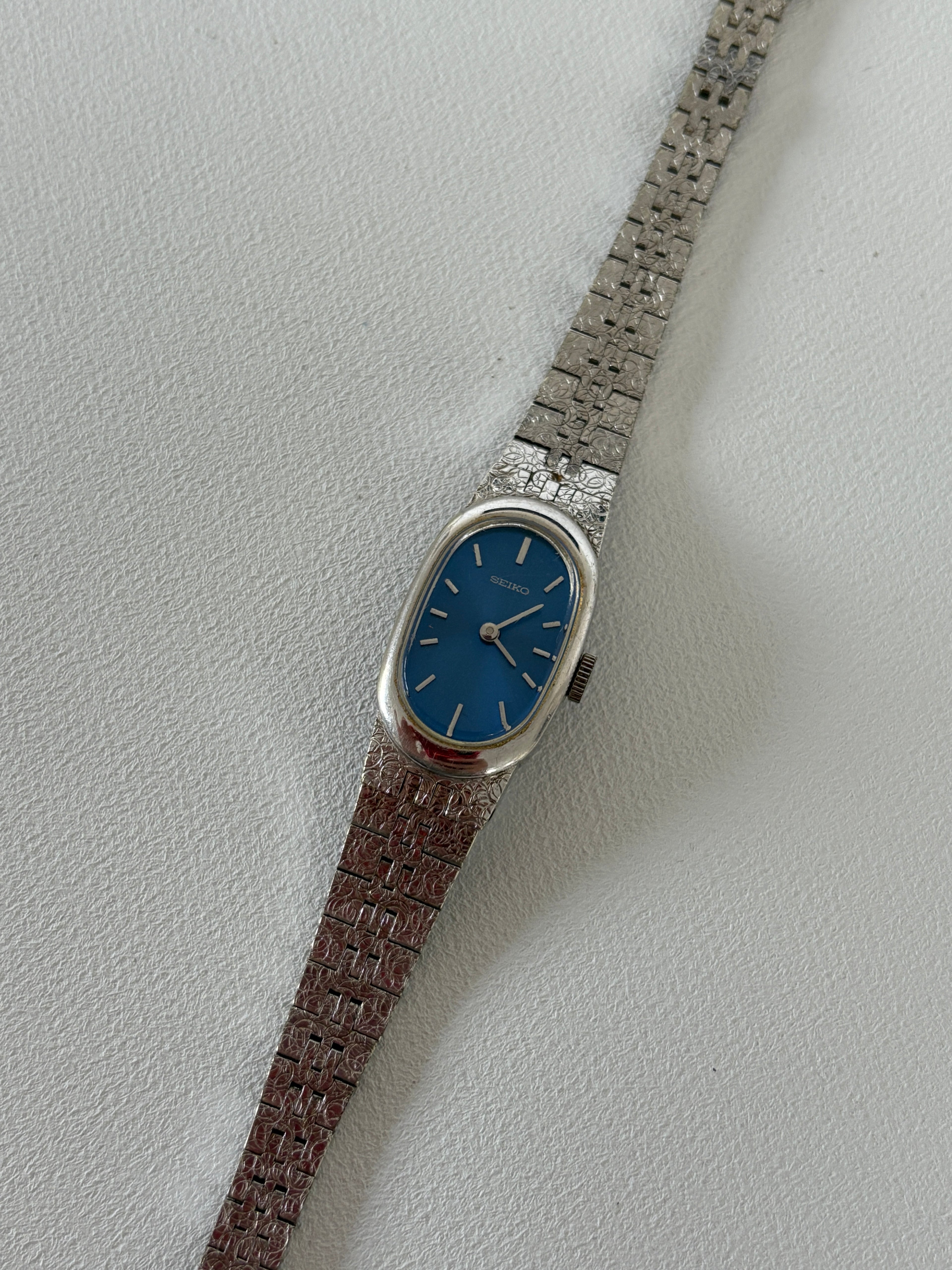 🔒1386 / Seiko Silver Watch w/ Blue Face