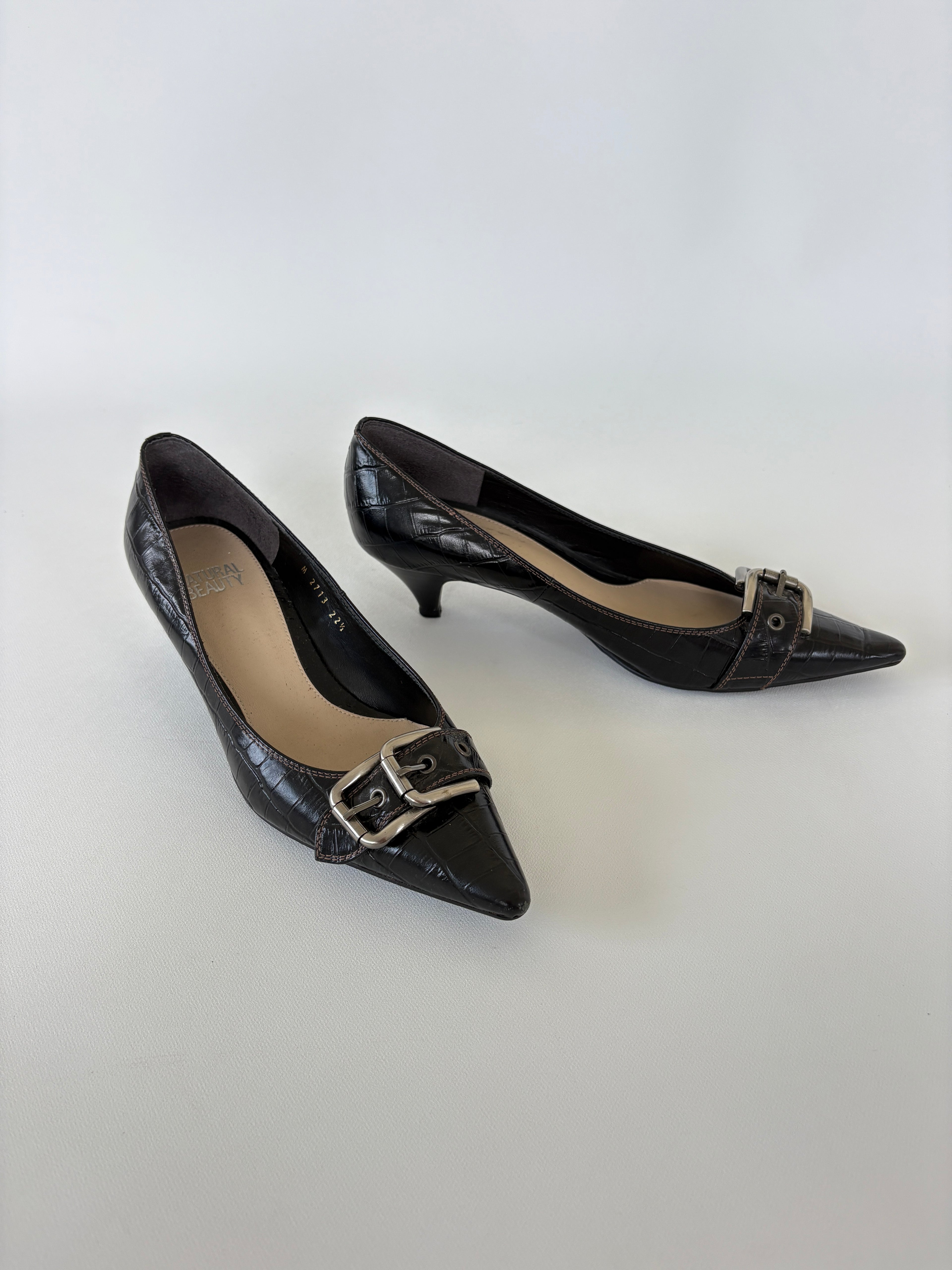 16 / Black Pointed Toe Kitten Heels w/ Buckles