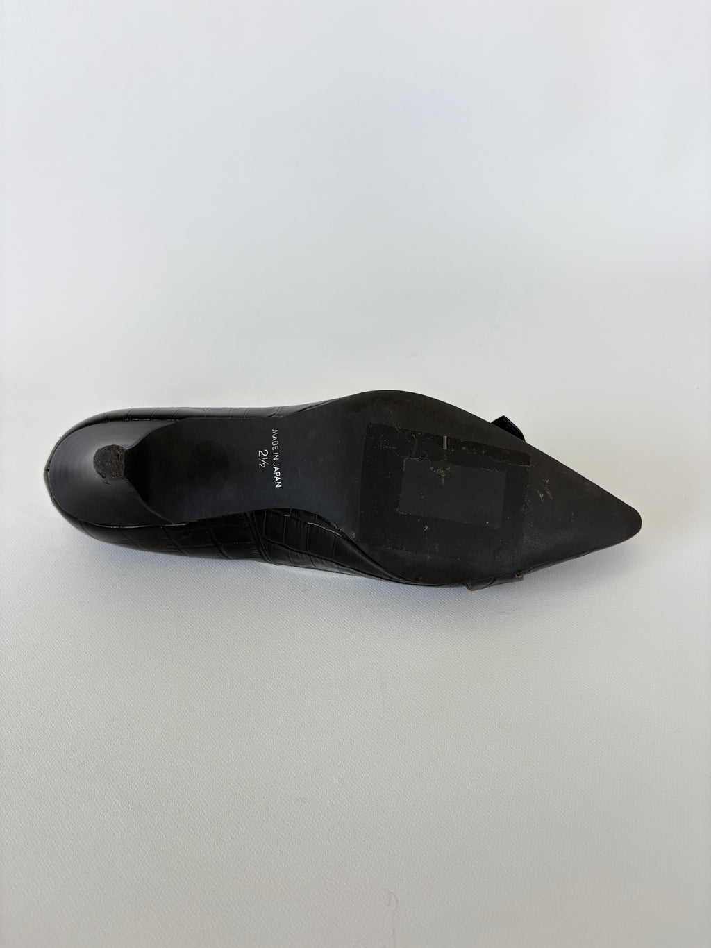 16 / Black Pointed Toe Kitten Heels w/ Buckles