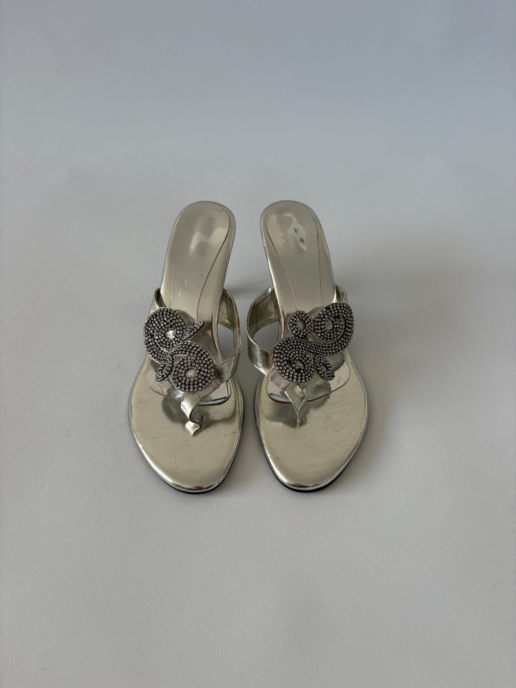 18 / Vintage Silver Kitten Heels w/ Sparkly Embellishment