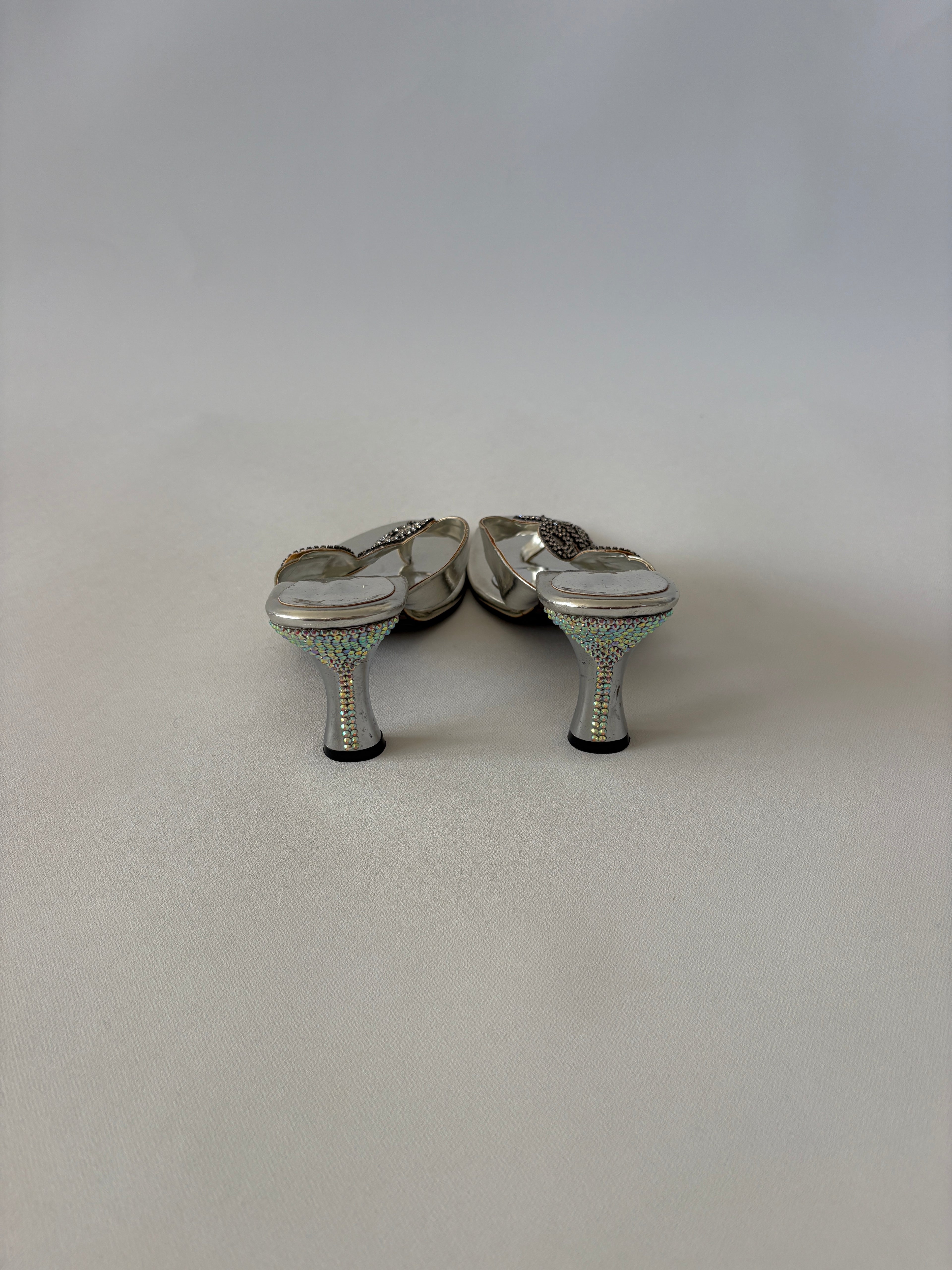 18 / Vintage Silver Kitten Heels w/ Sparkly Embellishment