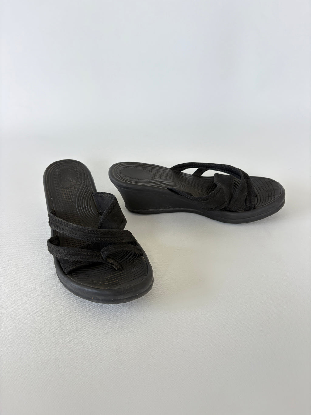23 / Sketchers Black Platform Sandals
