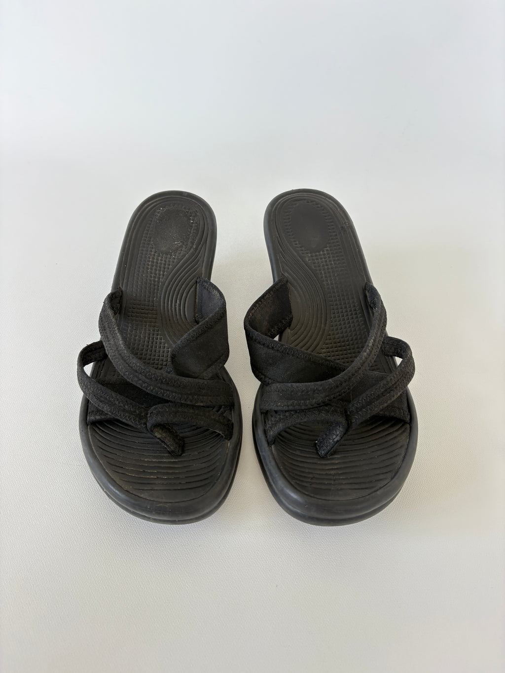 23 / Sketchers Black Platform Sandals
