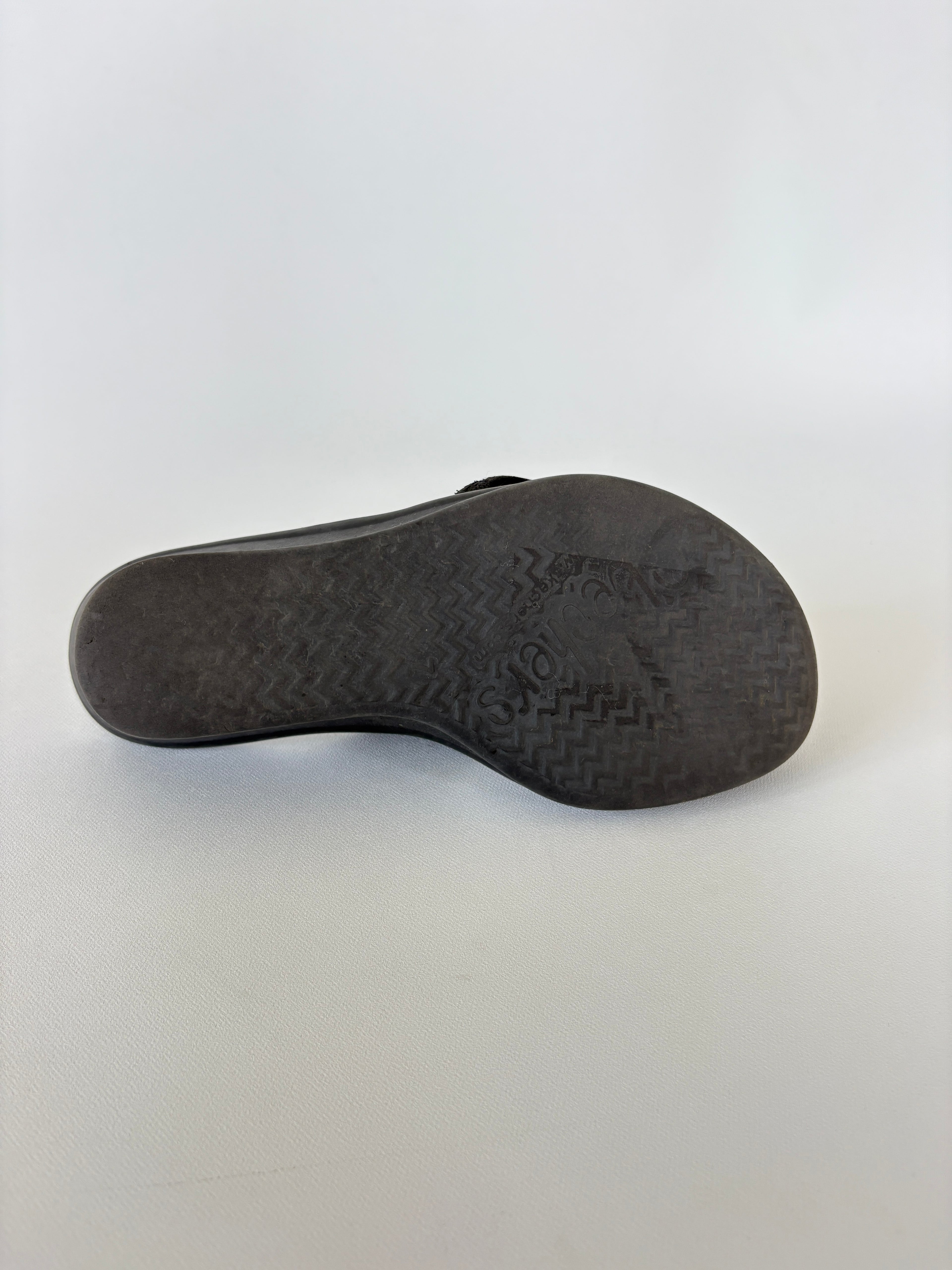 23 / Sketchers Black Platform Sandals