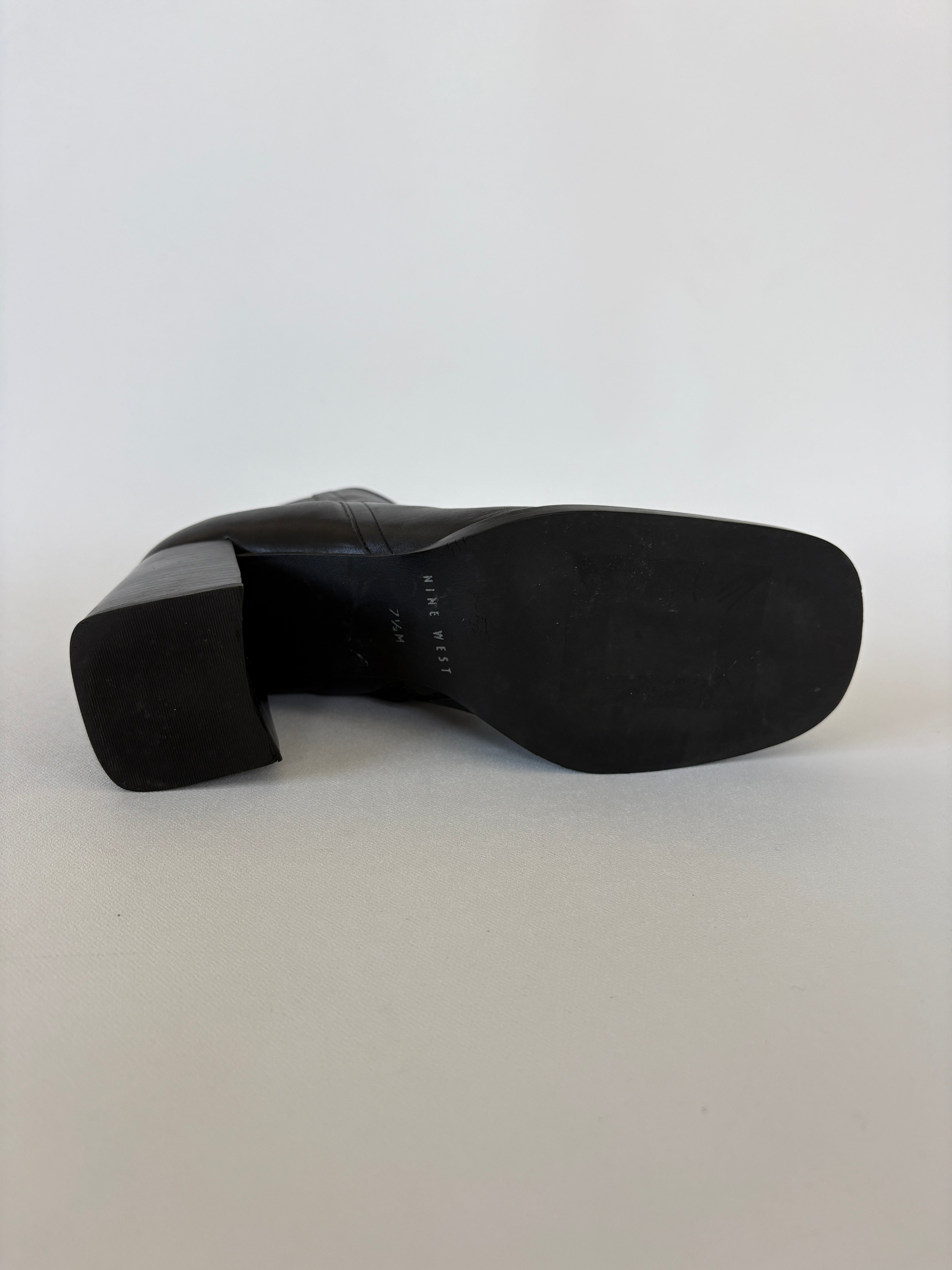 249 / Nine West Black Sqaure-toe Ankle Boots