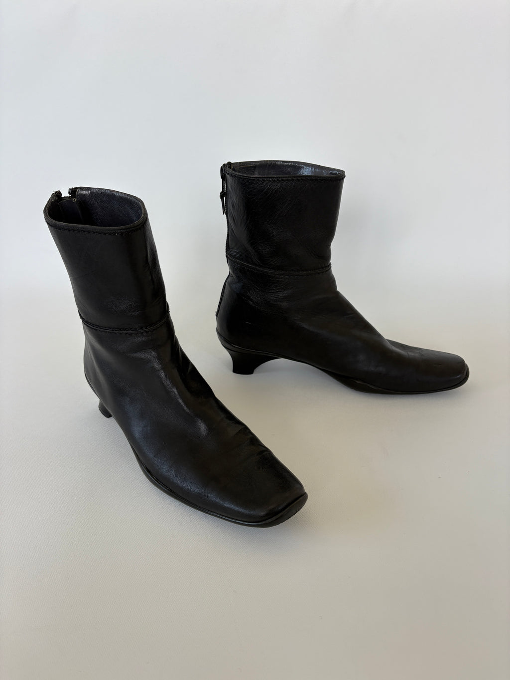 251 / Stuart Weitzman Black Kitten-heeled Boots w/ Logo Detail
