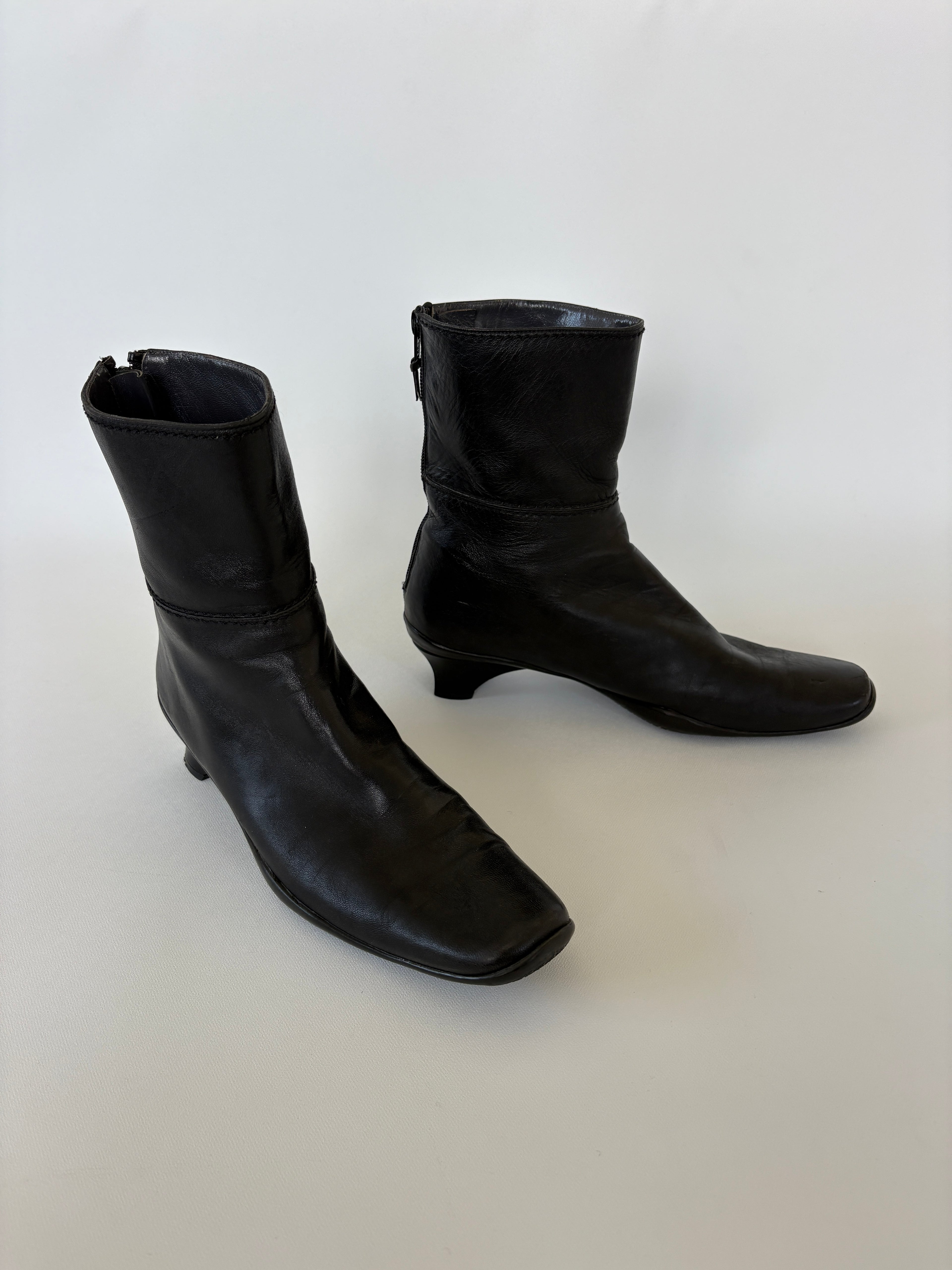251 / Stuart Weitzman Black Kitten-heeled Boots w/ Logo Detail