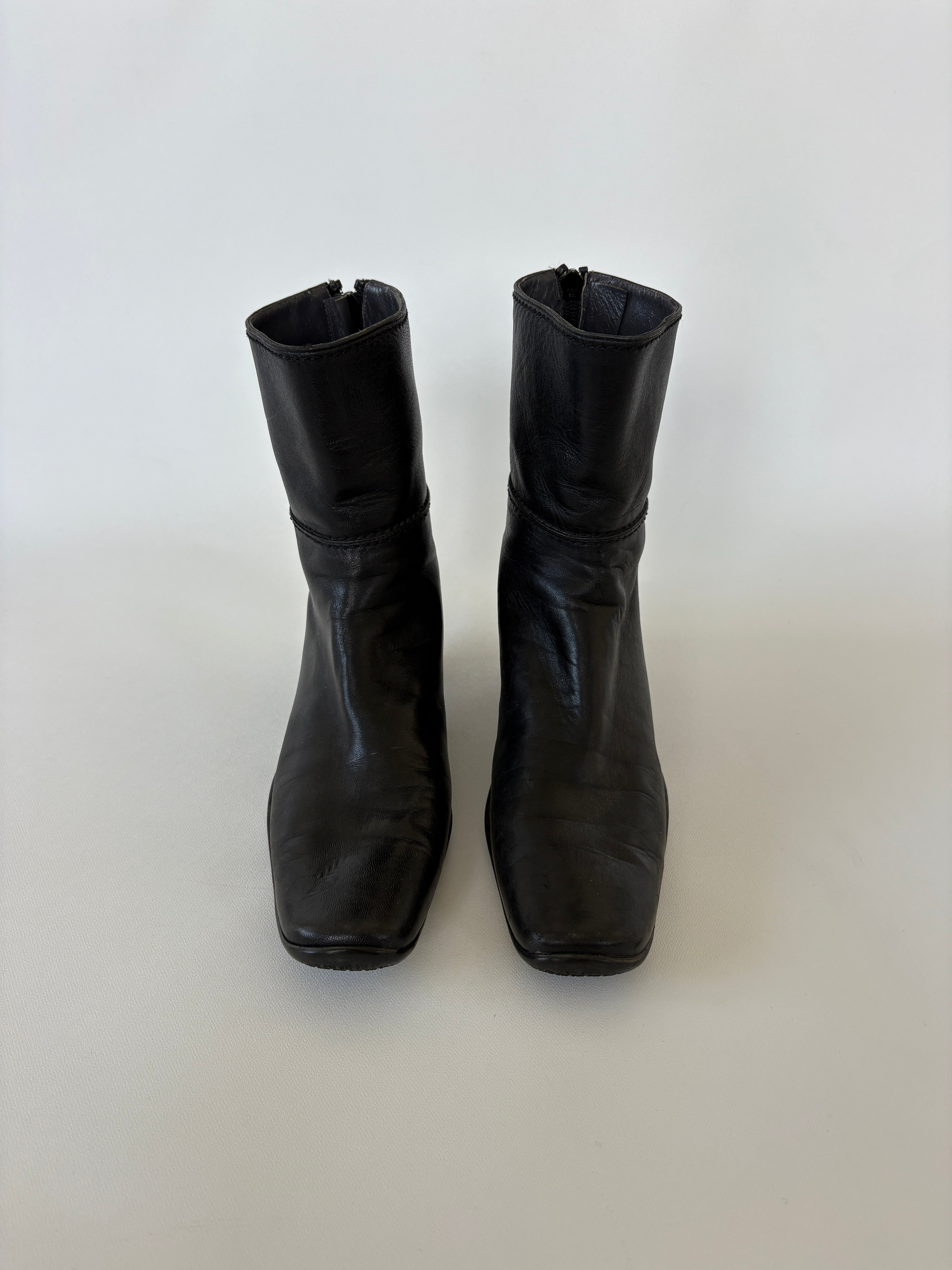 251 / Stuart Weitzman Black Kitten-heeled Boots w/ Logo Detail