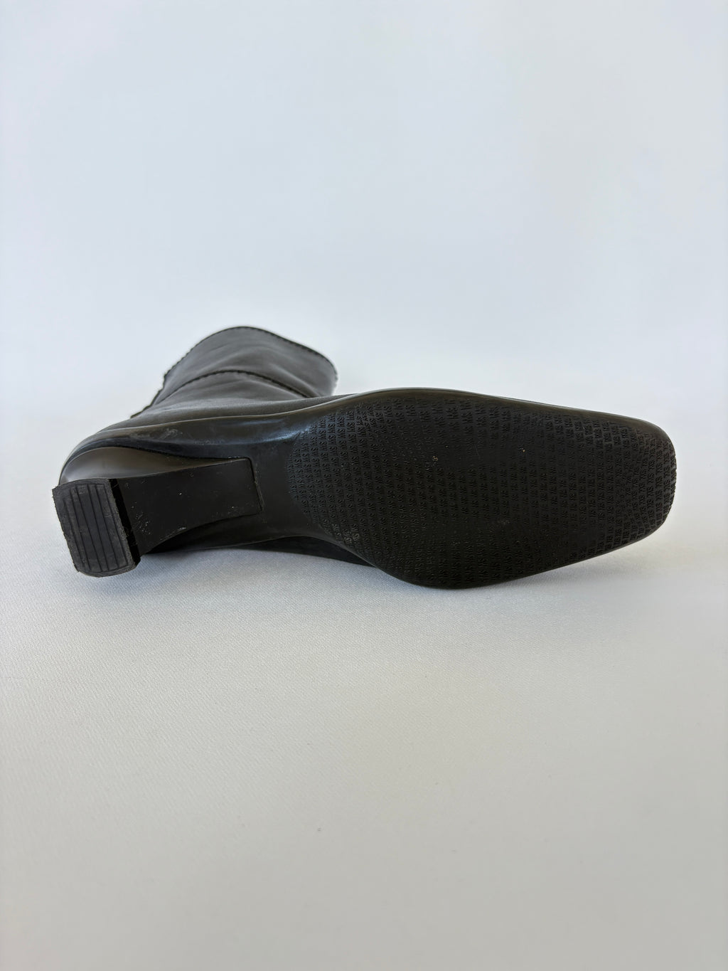 251 / Stuart Weitzman Black Kitten-heeled Boots w/ Logo Detail