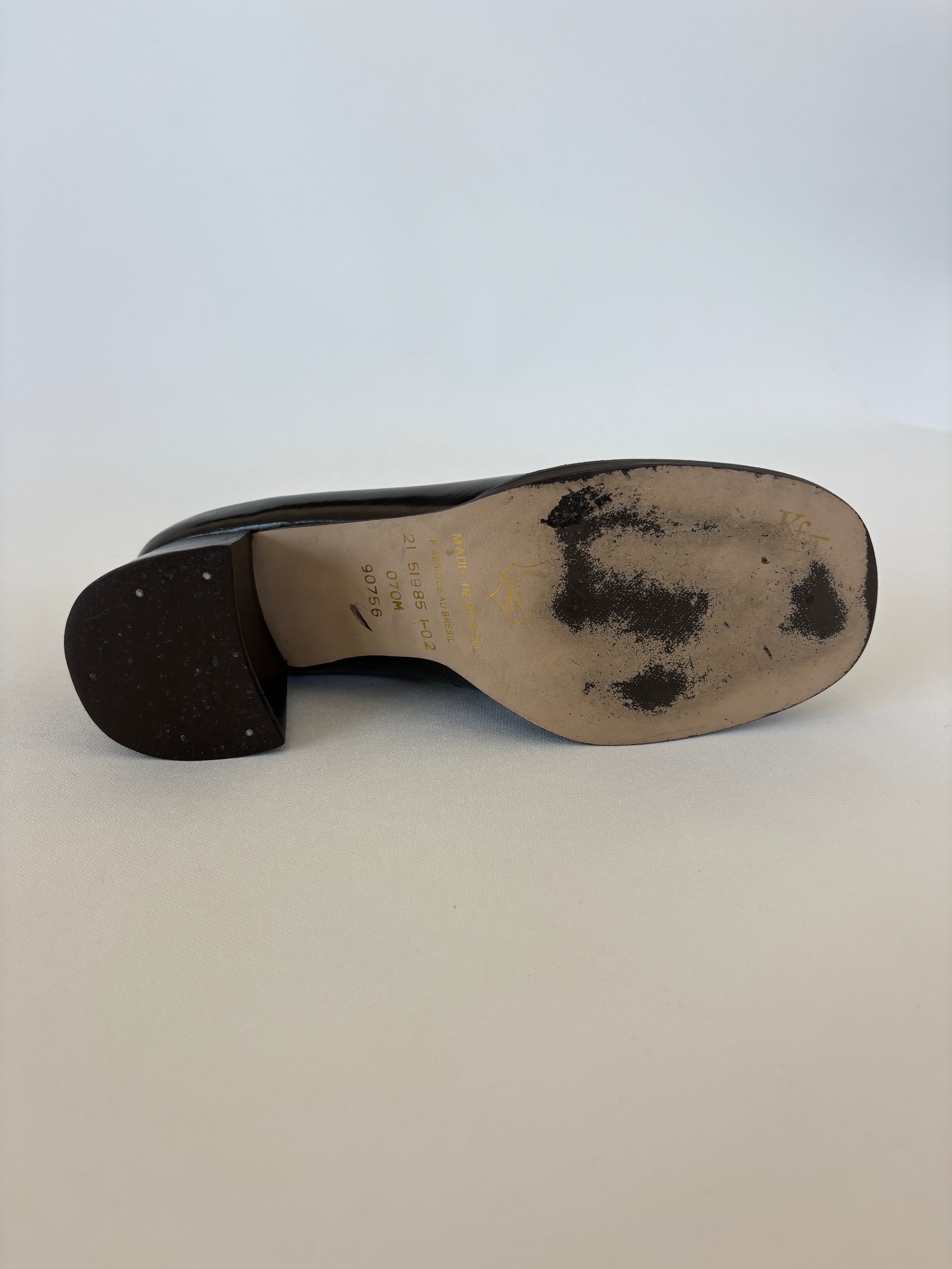 278 / Brown Round Square Toe Heels