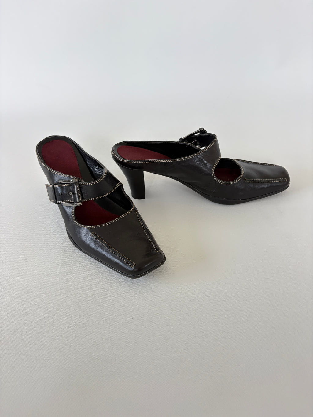 292 / Brown Heels w/ Cream Stitching & Buckles