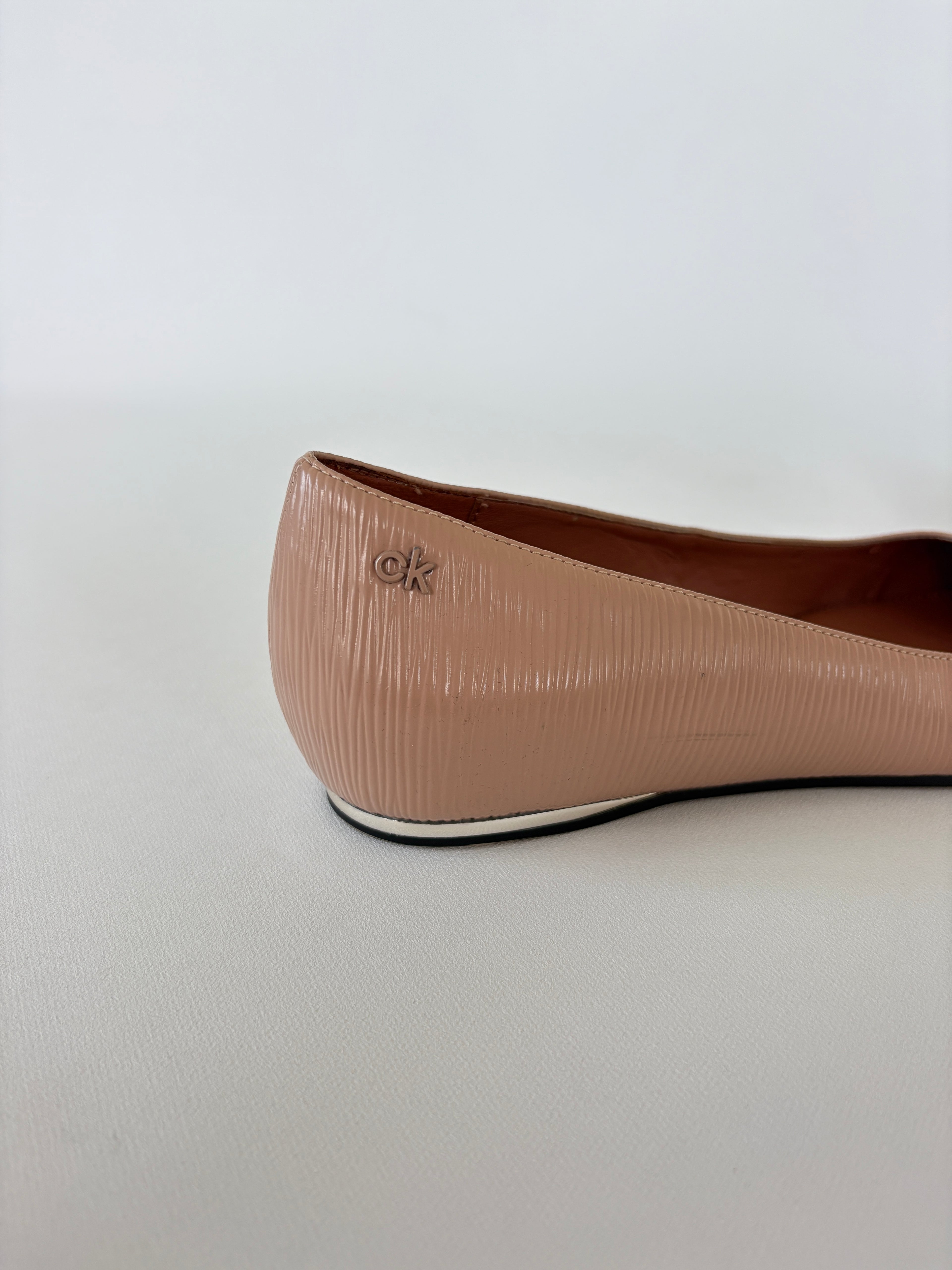 462 / Calvin Klein Square Toe Flats