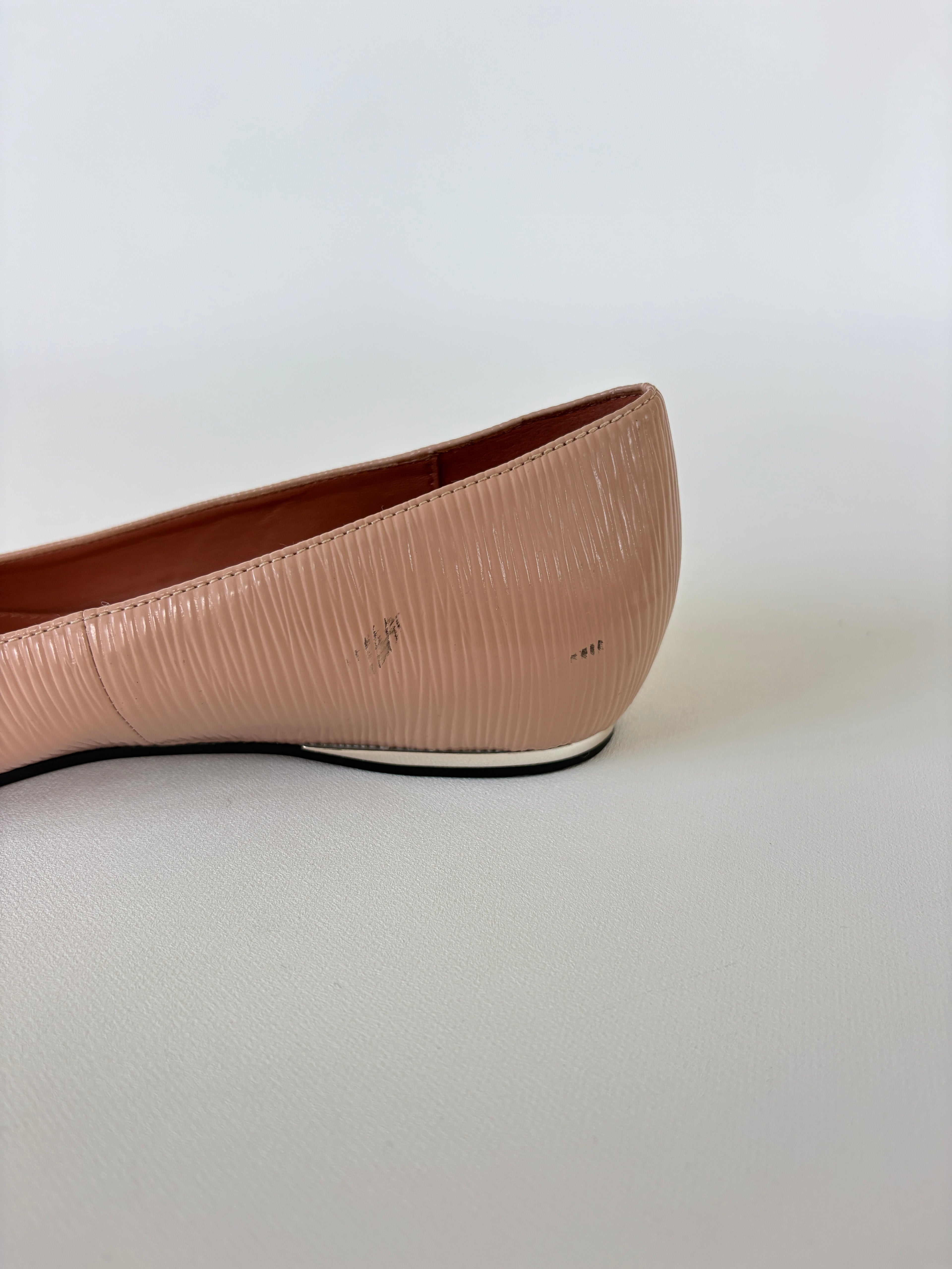 462 / Calvin Klein Square Toe Flats