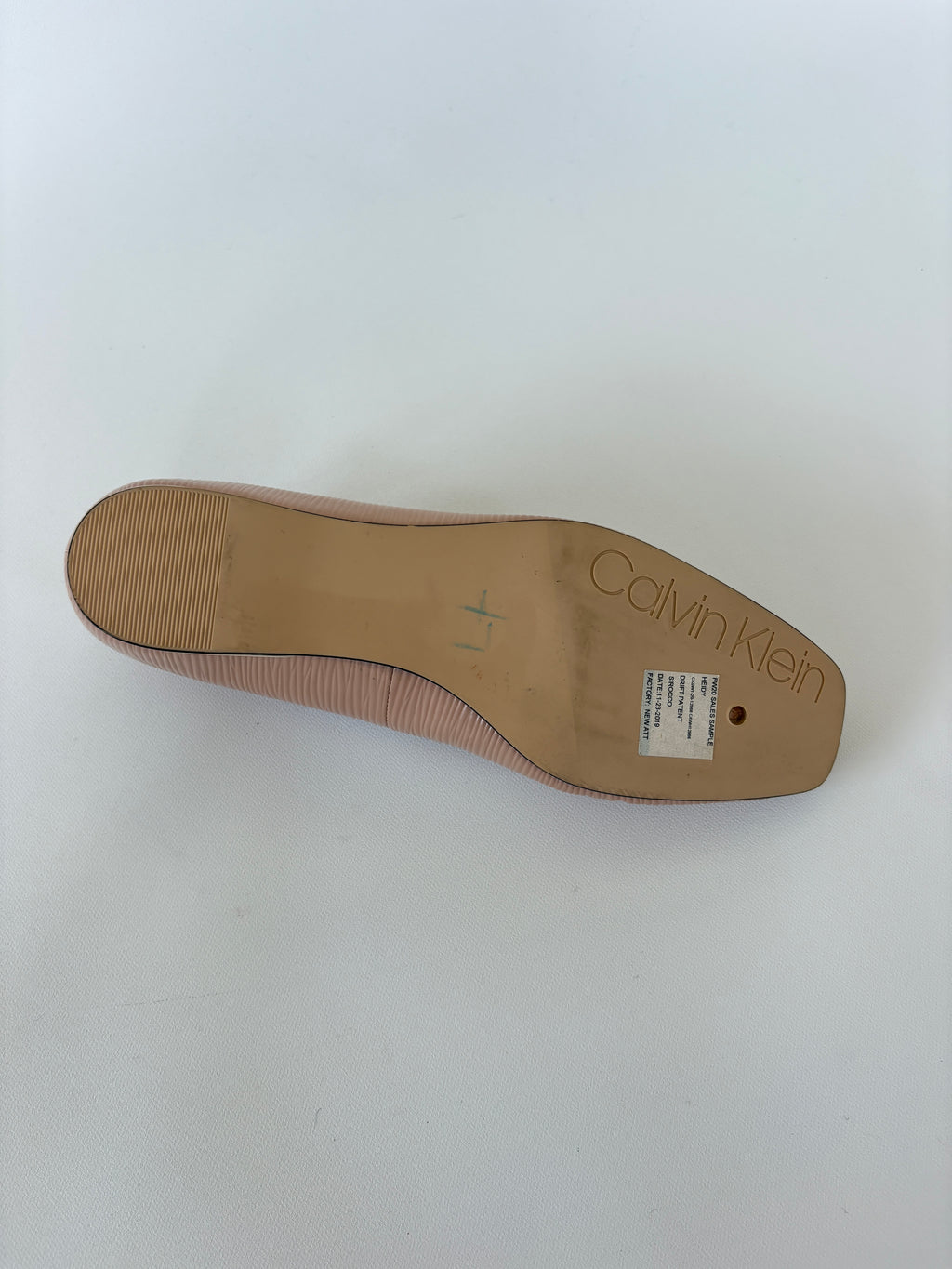462 / Calvin Klein Square Toe Flats