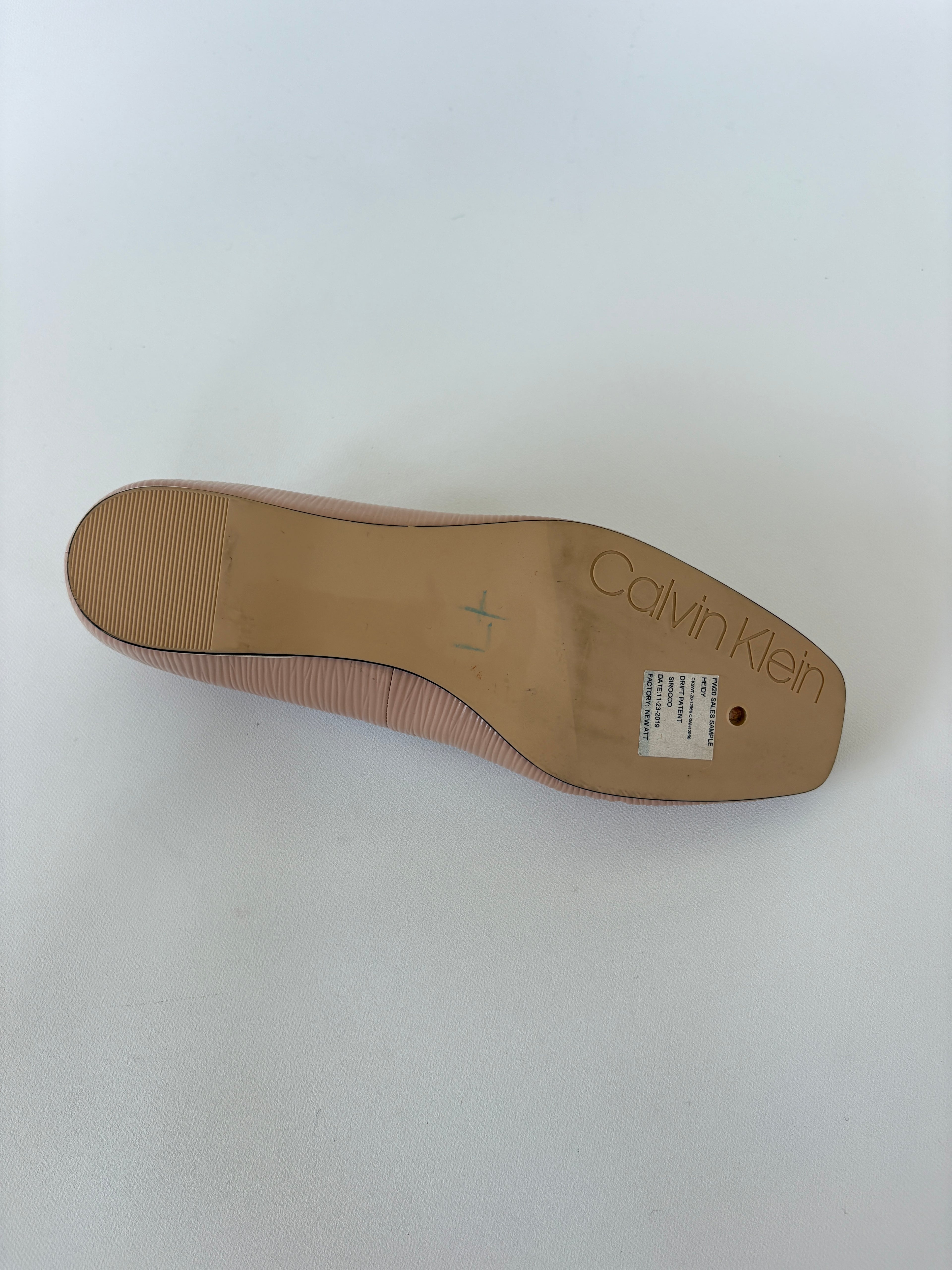 462 / Calvin Klein Square Toe Flats