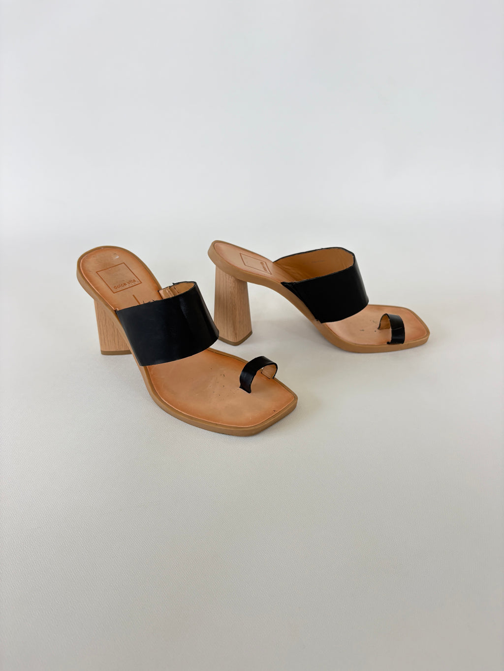 498 / Black Square-Toe Wooden Heels