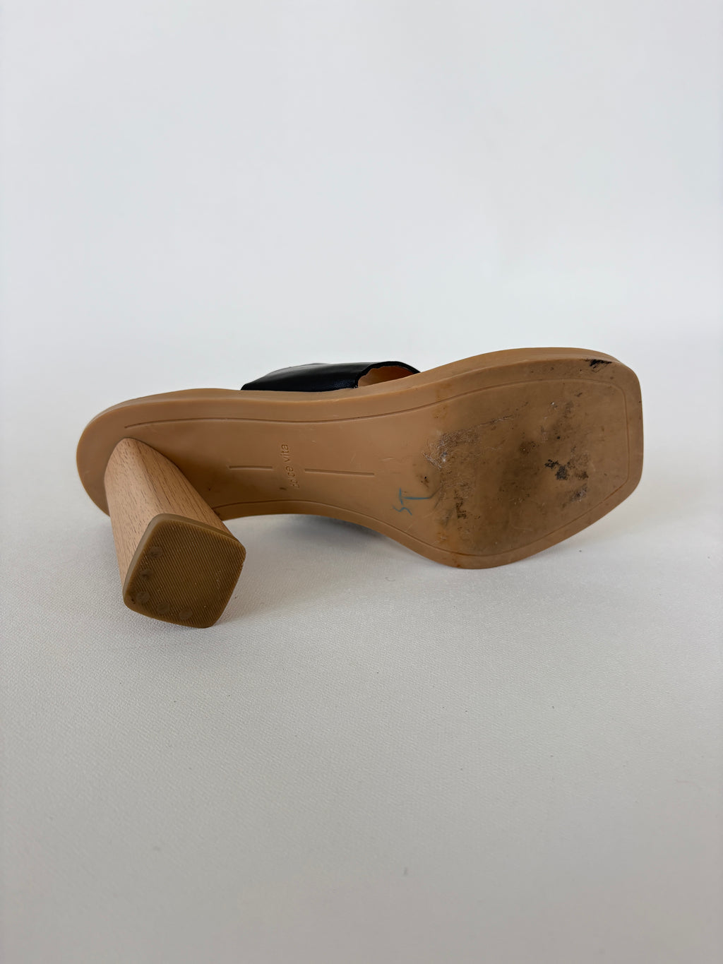498 / Black Square-Toe Wooden Heels