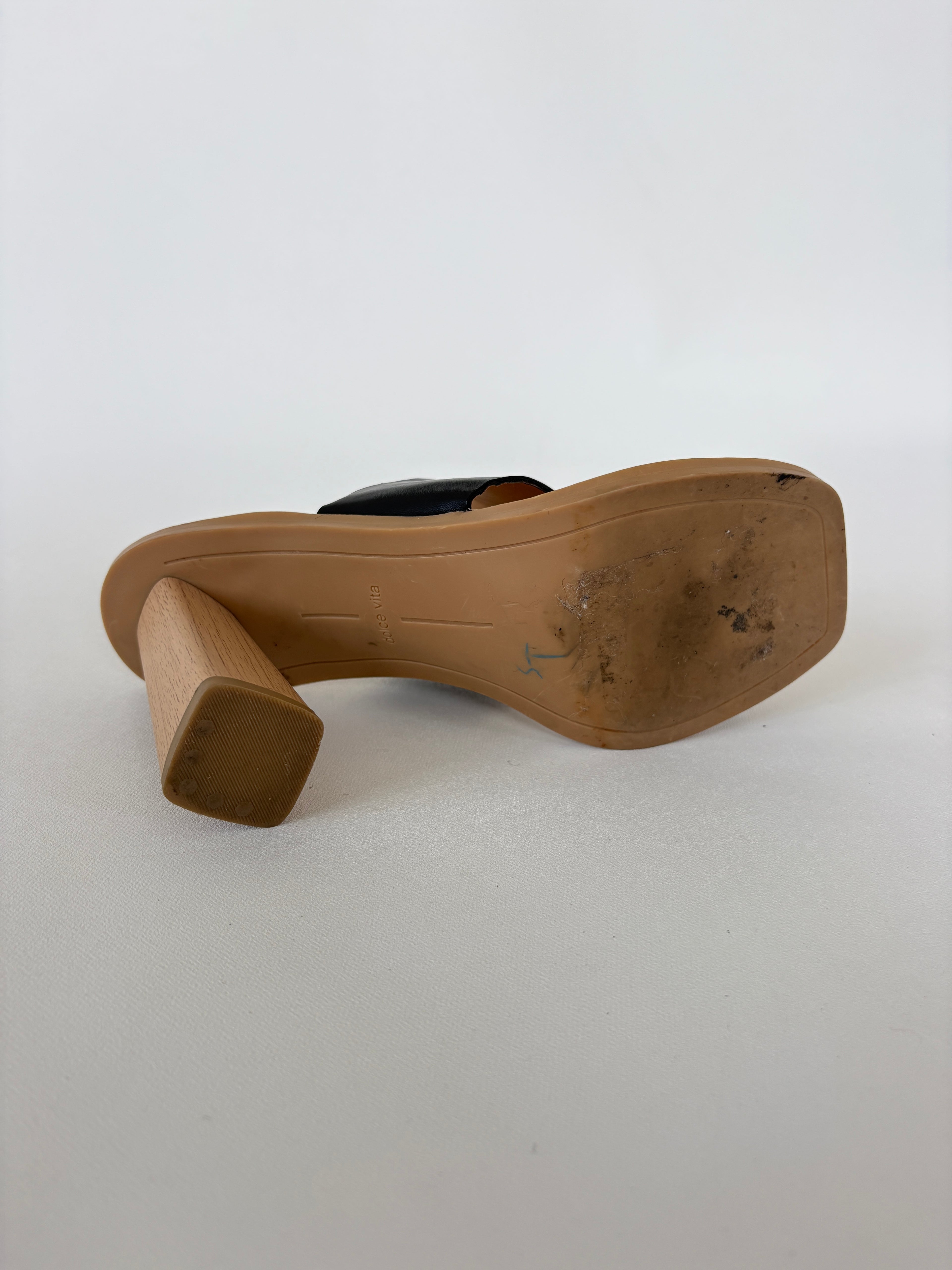 498 / Black Square-Toe Wooden Heels