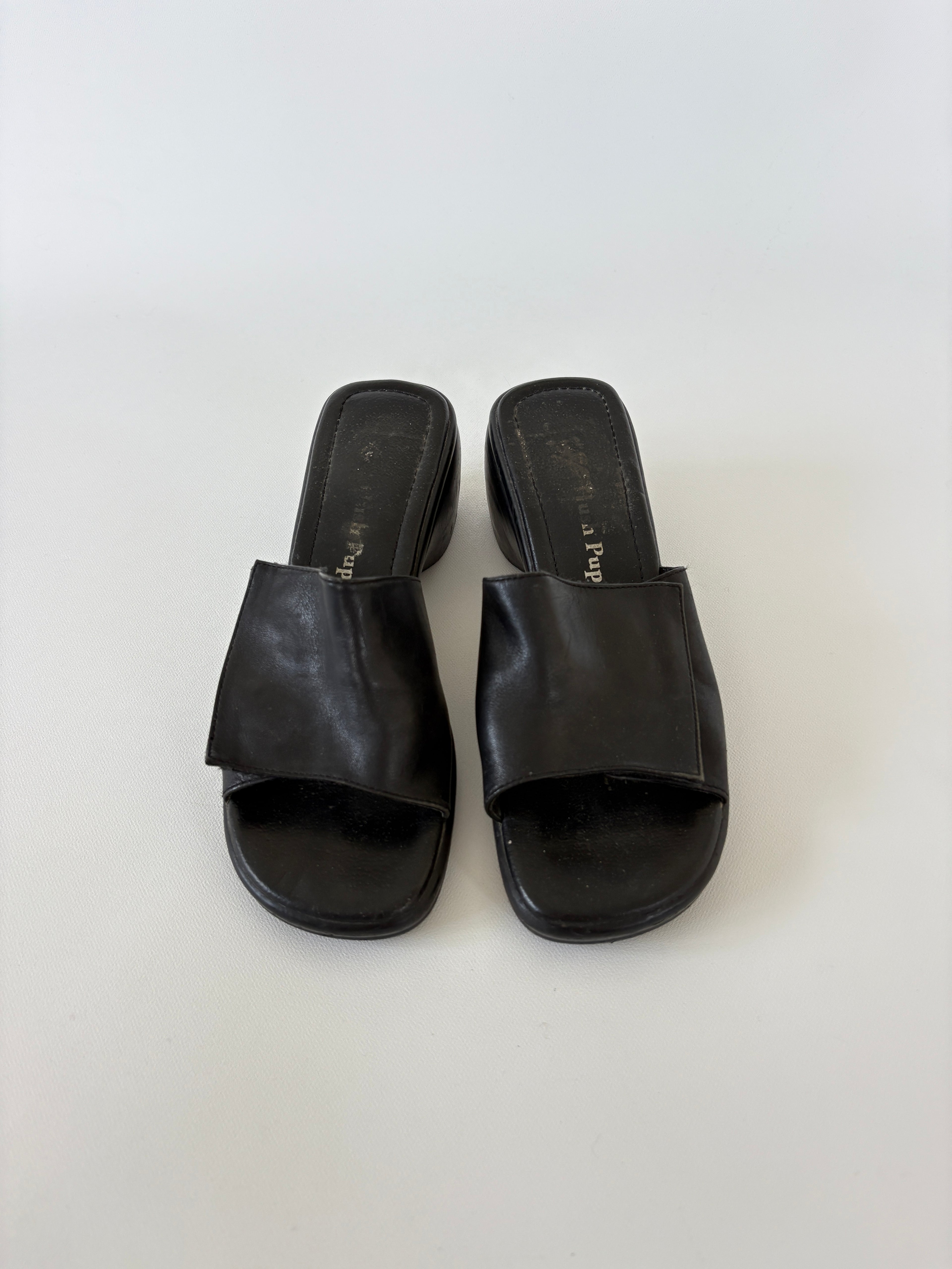 519 / Vintage Hush Puppies Black Velcro Slides