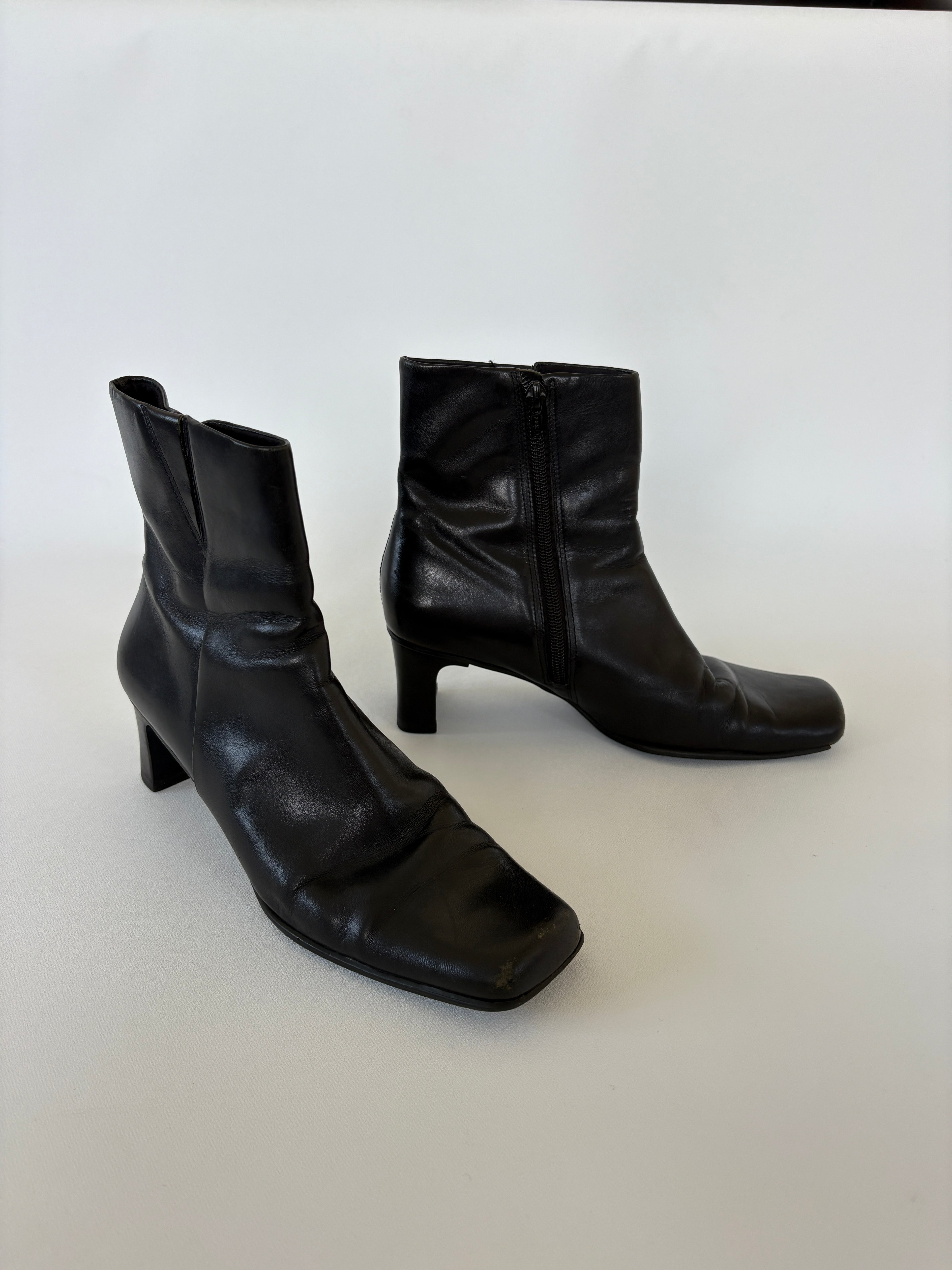 6 / Vintage Black Square-toe Ankle Boots