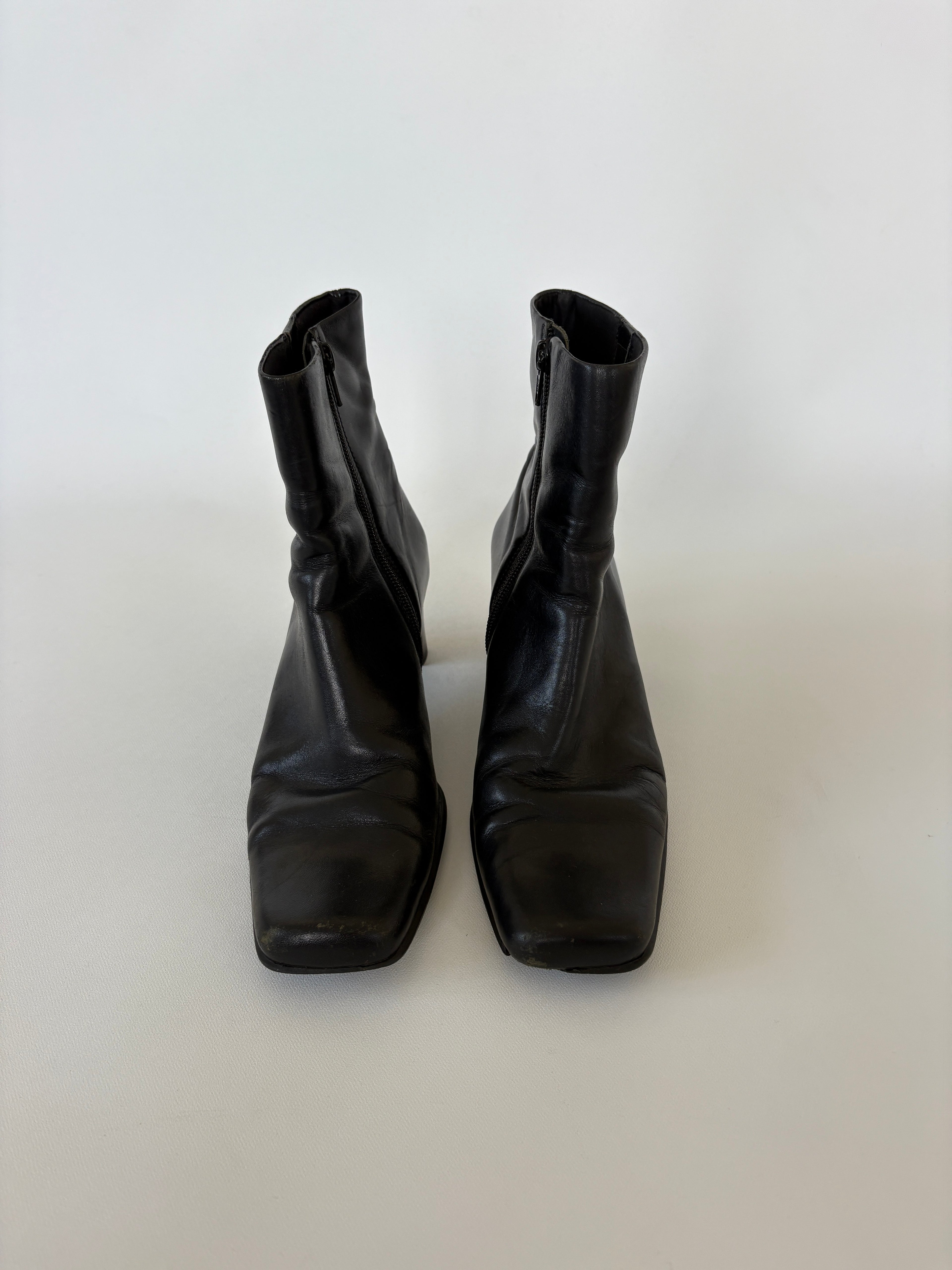 6 / Vintage Black Square-toe Ankle Boots