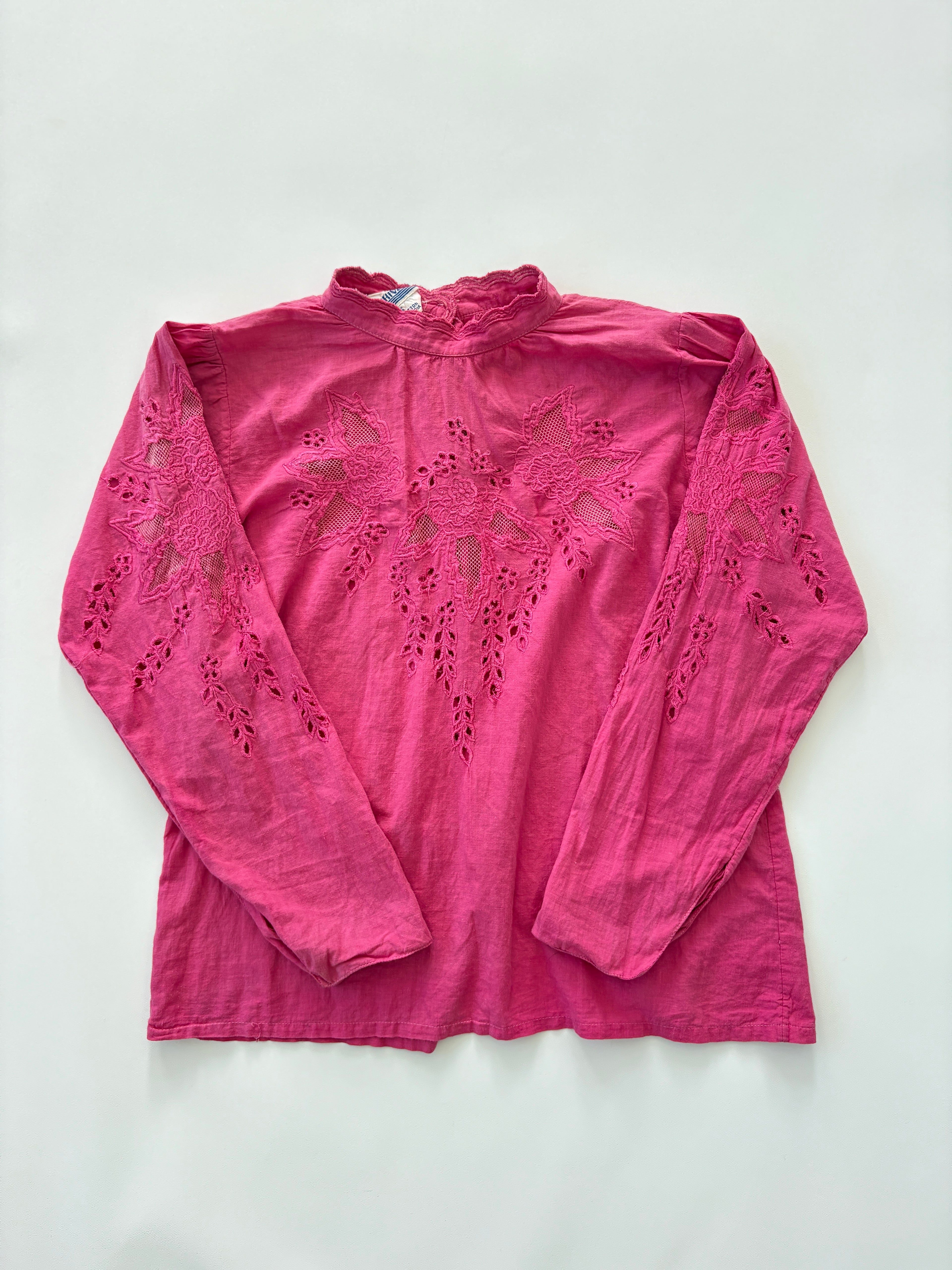 647 / Pink Linen Long Sleeve w/ Floral & Lace Detail