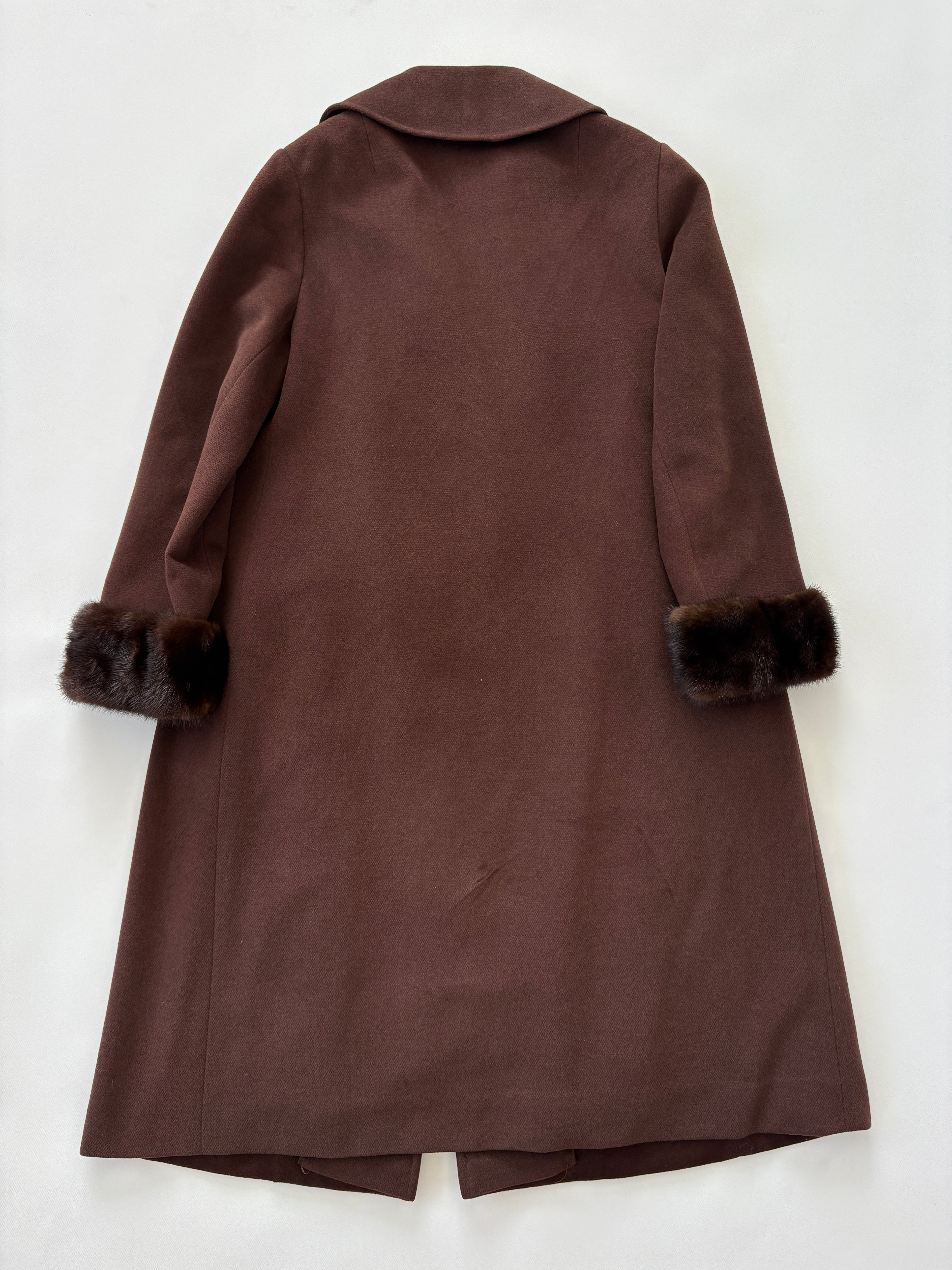 🔒 748 / Brown Coat w/ Fur Wrist Detail